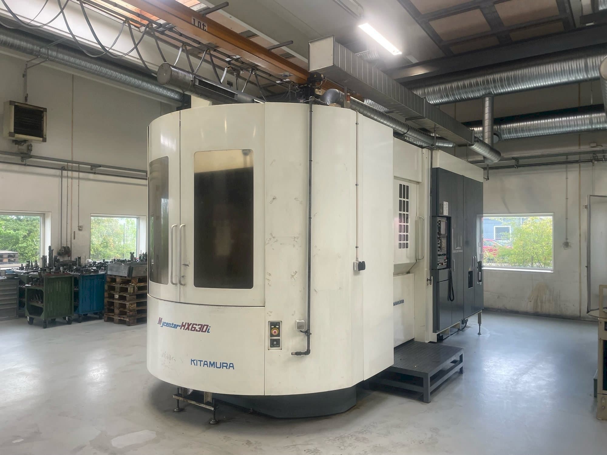 Vista frontal de la máquina Kitamura HX630i