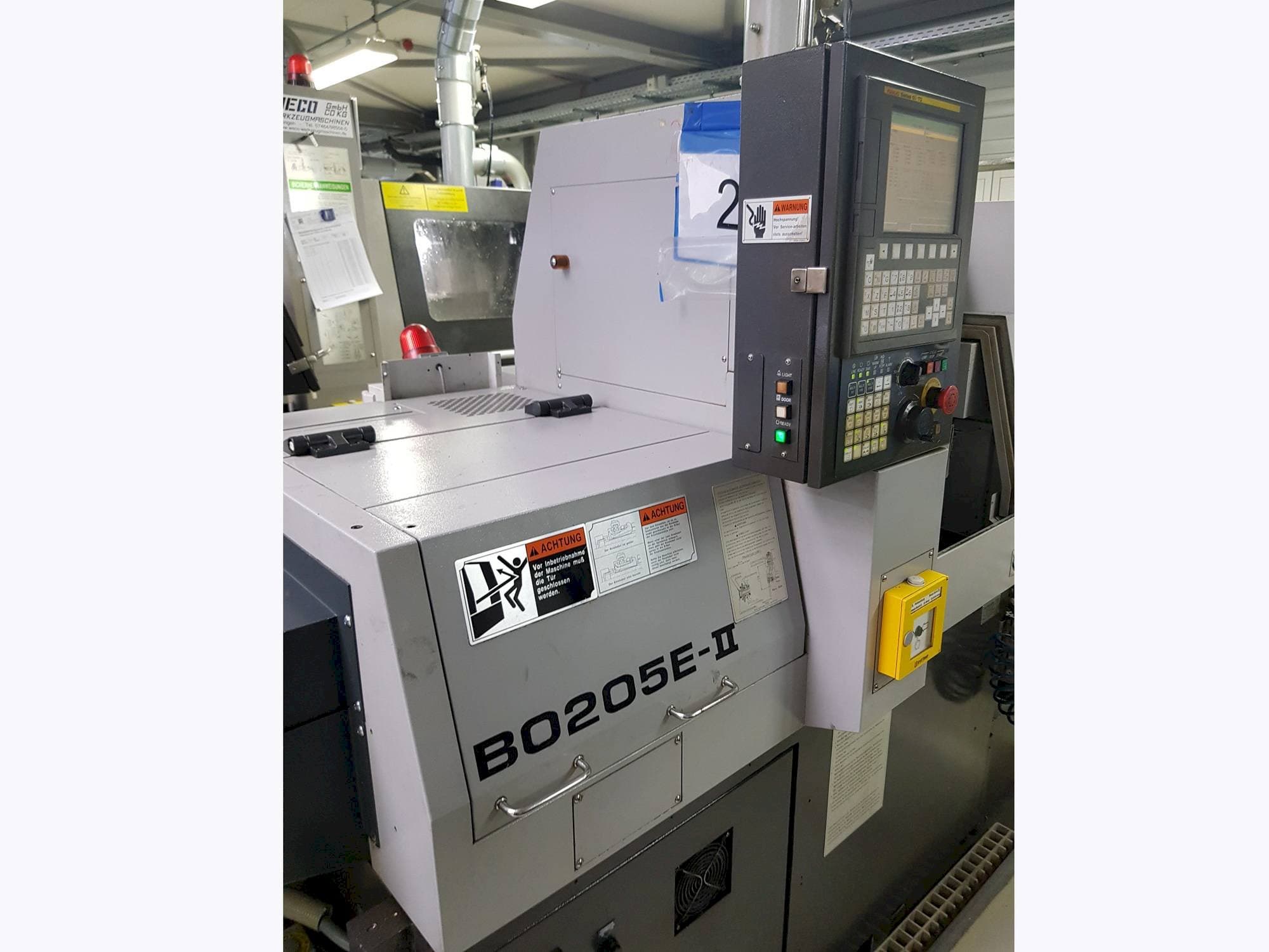 Vista frontal de la máquina TSUGAMI BO205E-II