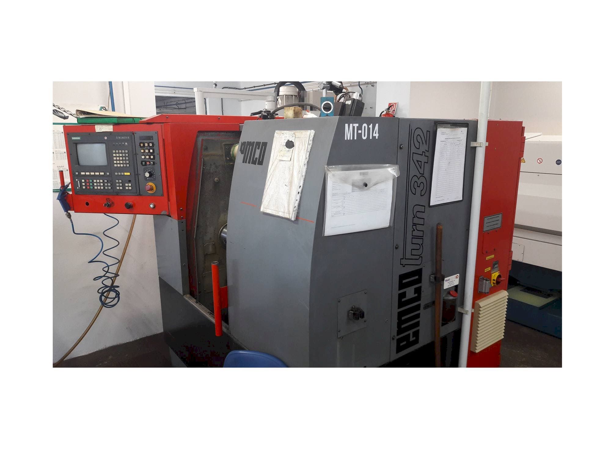Vista frontal de la máquina EMCO EMCOTURN 342