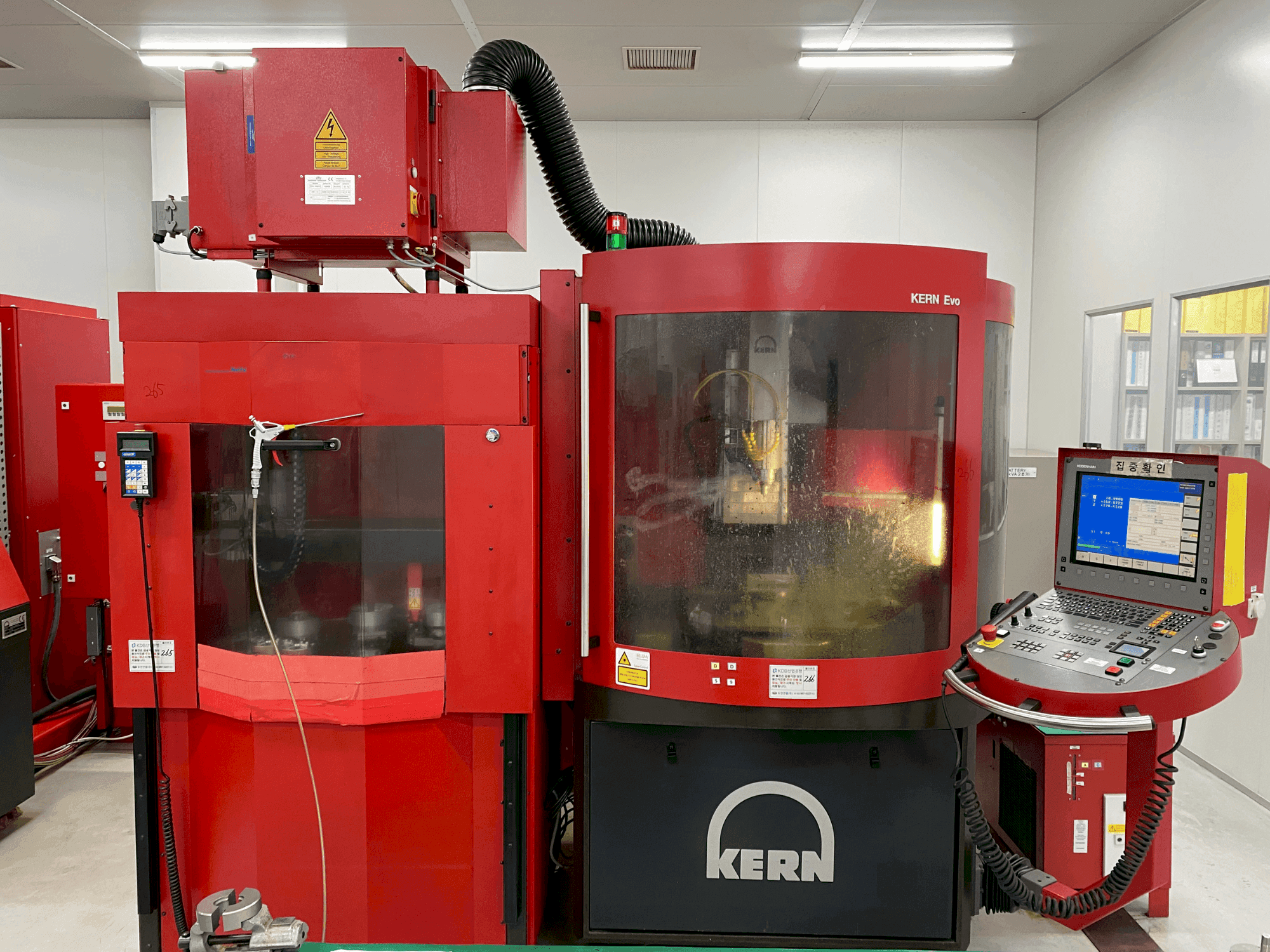 Vista frontal de la máquina KERN EVO (2010)