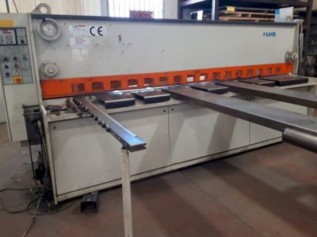 Vista frontal de la máquina LVD LDR 3000mm x 6mm