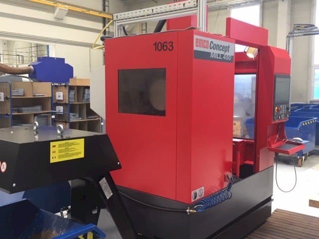 Vista frontal de la máquina EMCO Concept Mill 450