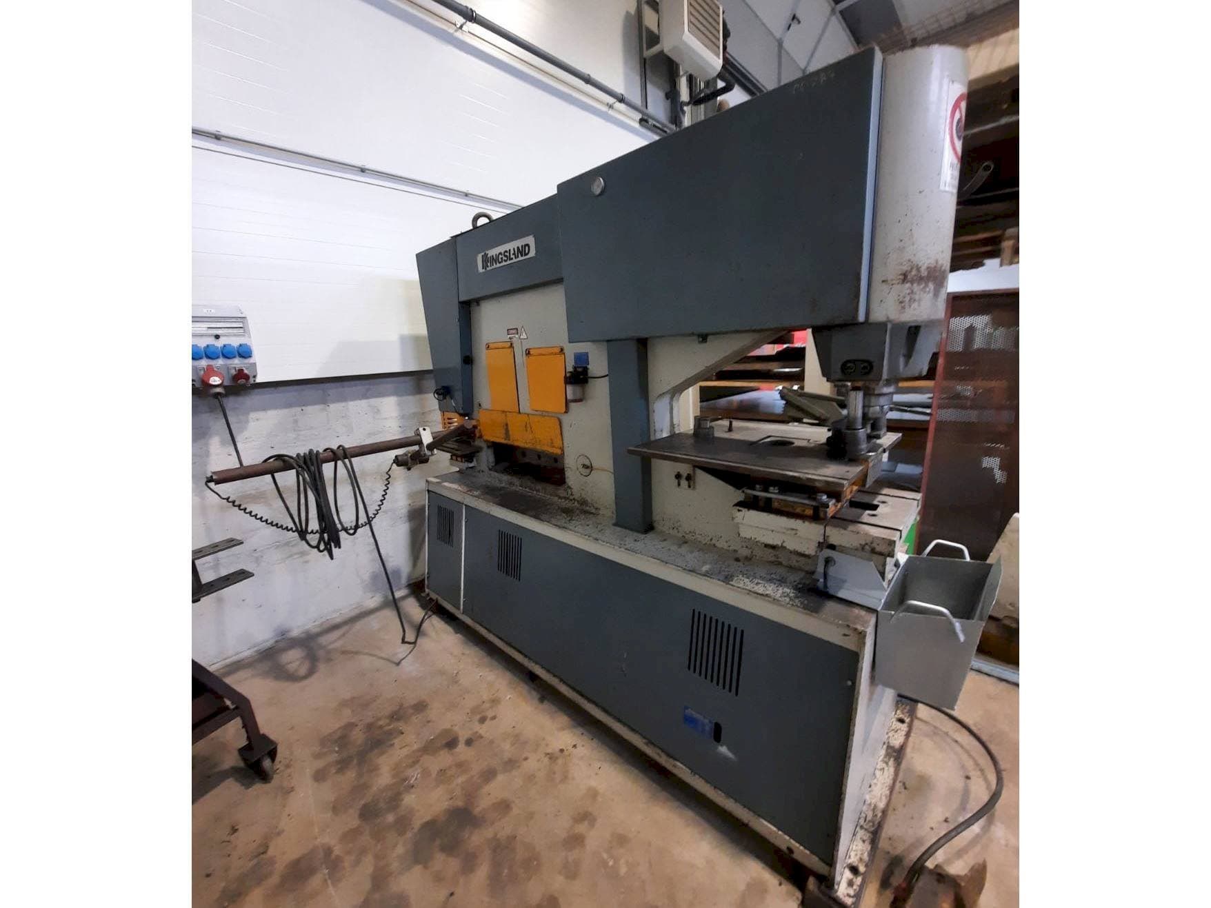 Vista frontal de la máquina HACO-KINGSLAND MULTI 125
