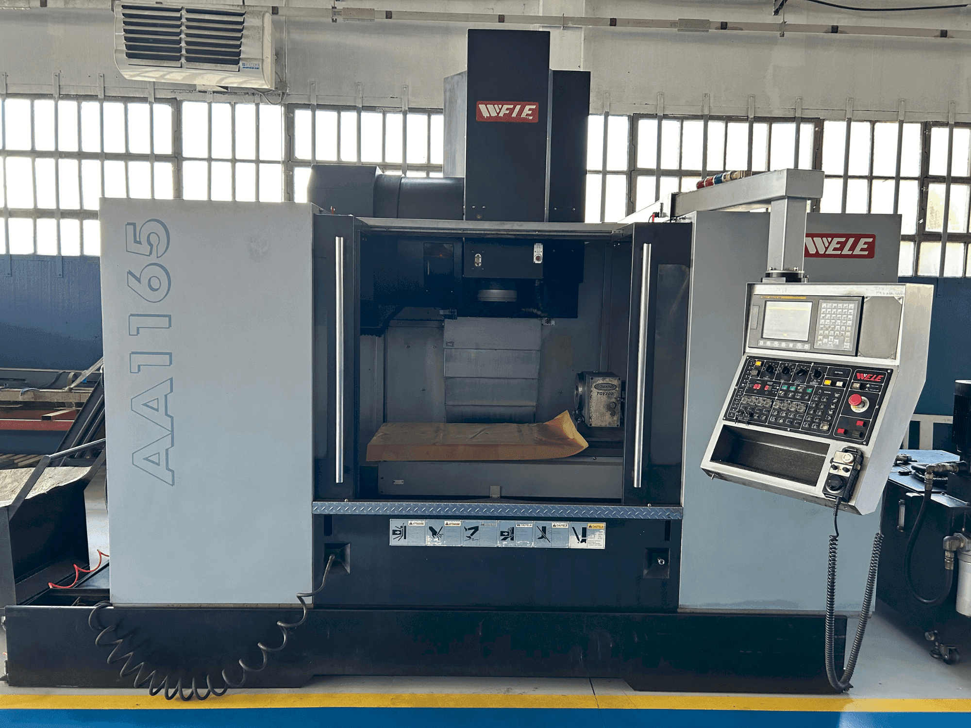Vista frontal de la máquina Wele AA1165
