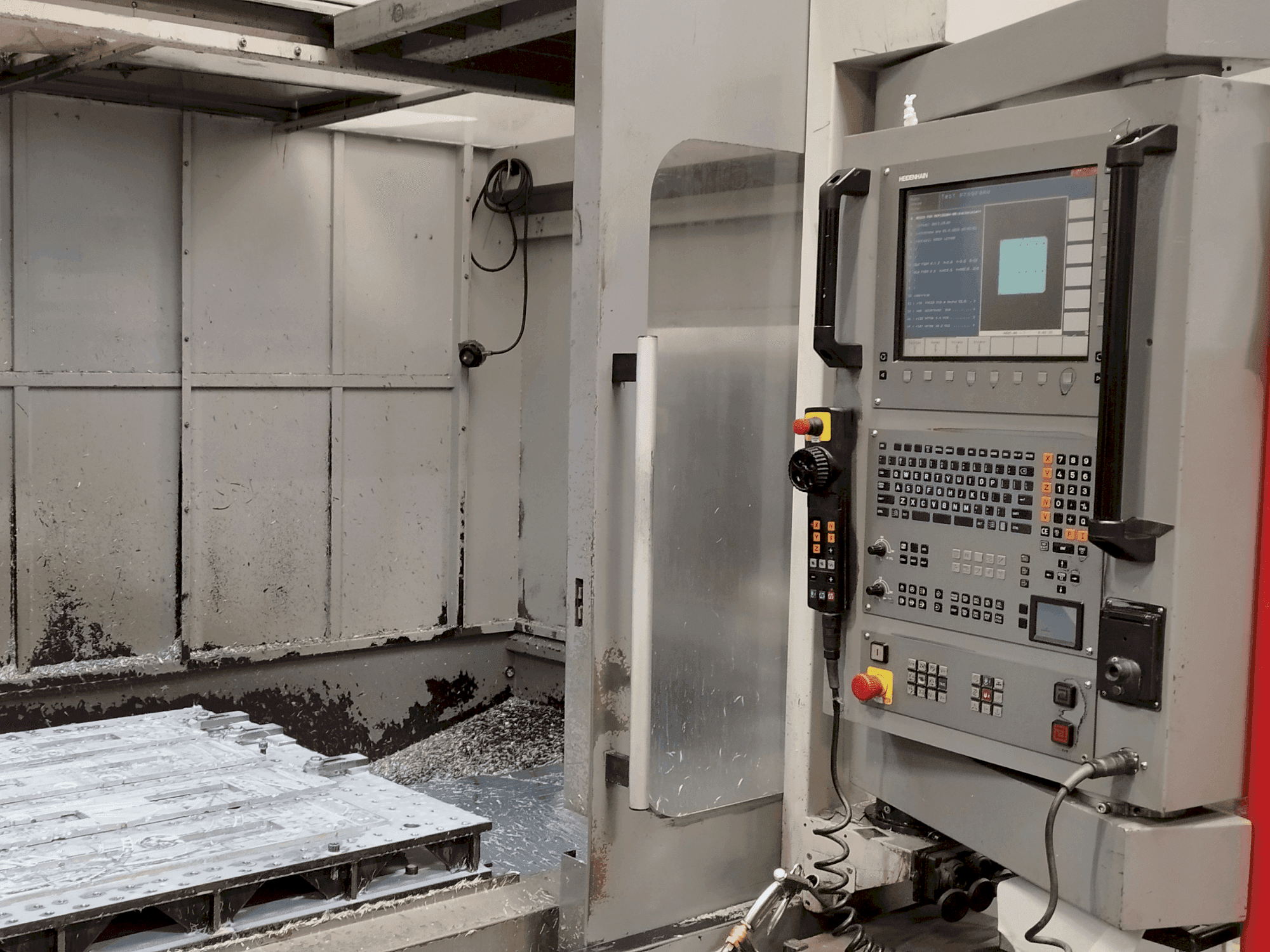 Vista frontal de la máquina Leadwell V80I