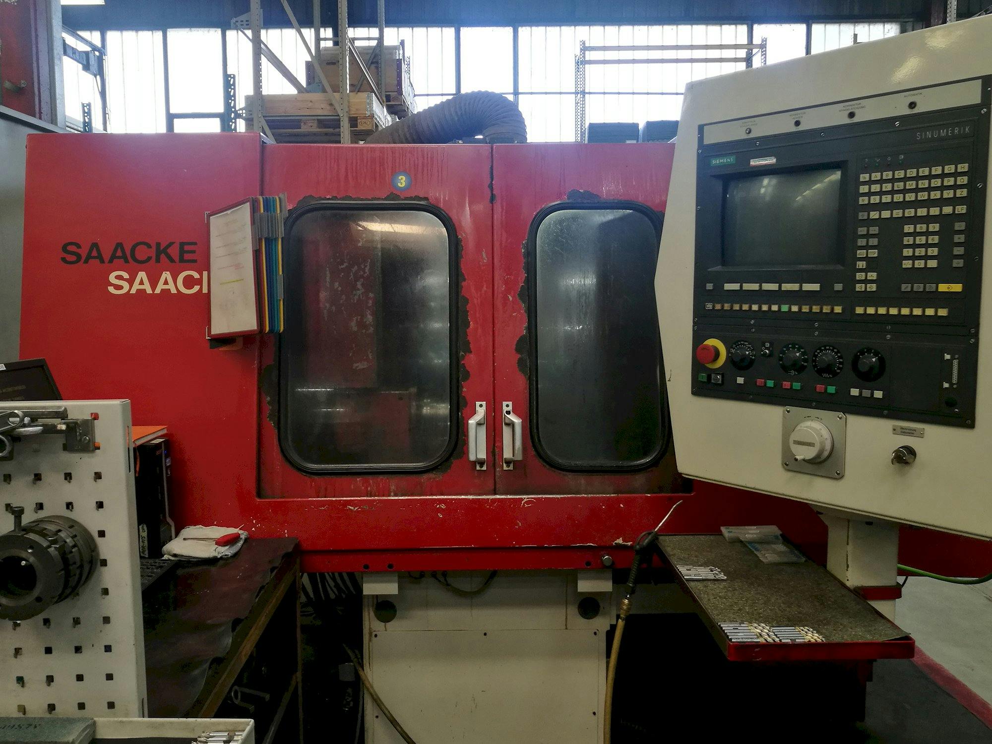 Vista frontal de la máquina SAACKE UWII CNC