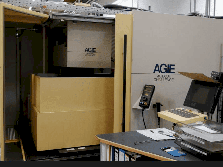 Vista frontal de la máquina AGIE AGIECUT CHALLENGE 3