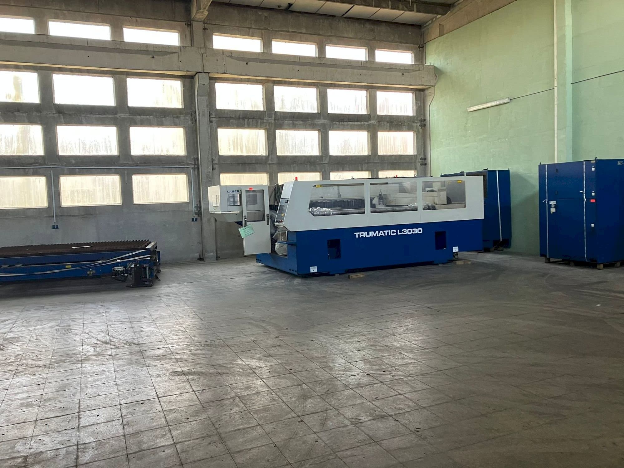 Vista frontal de la máquina Trumpf Trumatic L3030