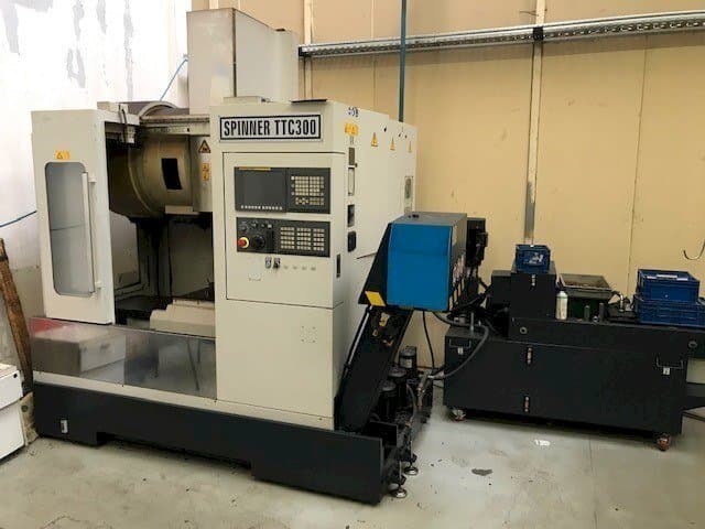 Vista frontal de la máquina SPINNER TTC300 52 SMMCY
