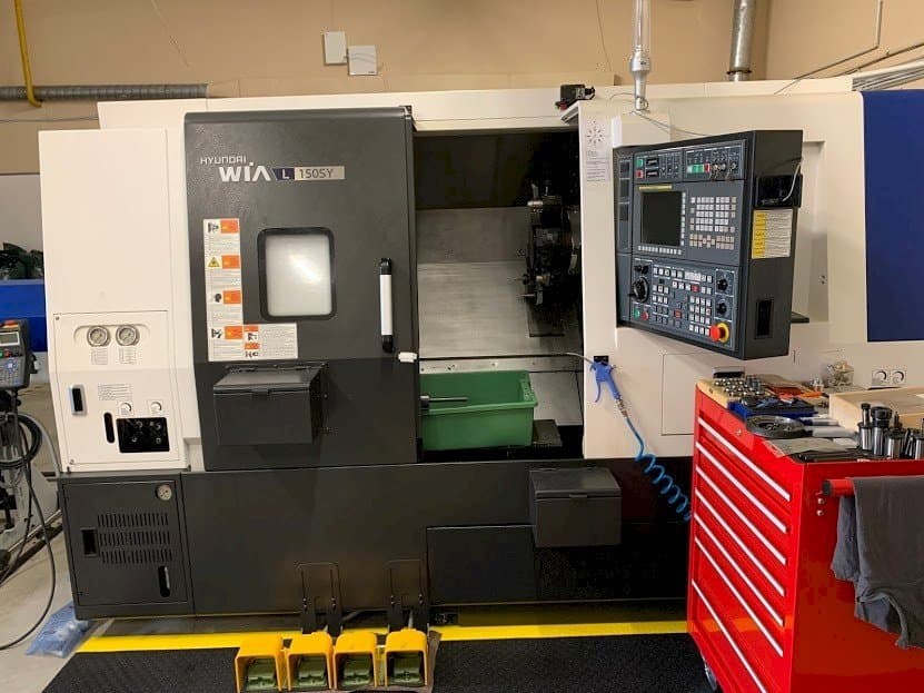 Vista frontal de la máquina Hyundai Wia L150SY