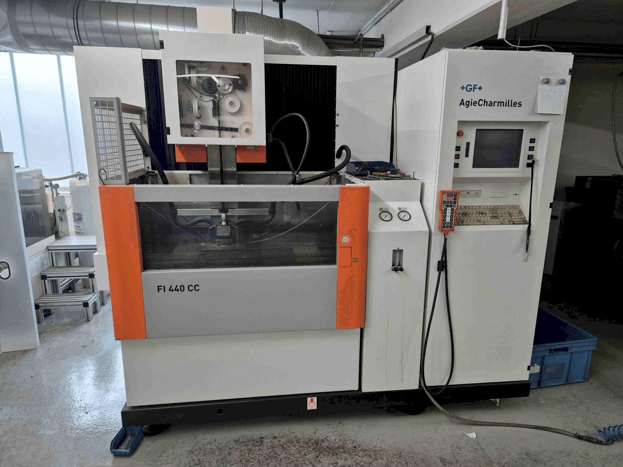 Vista frontal de la máquina CHARMILLES FI 440 CC