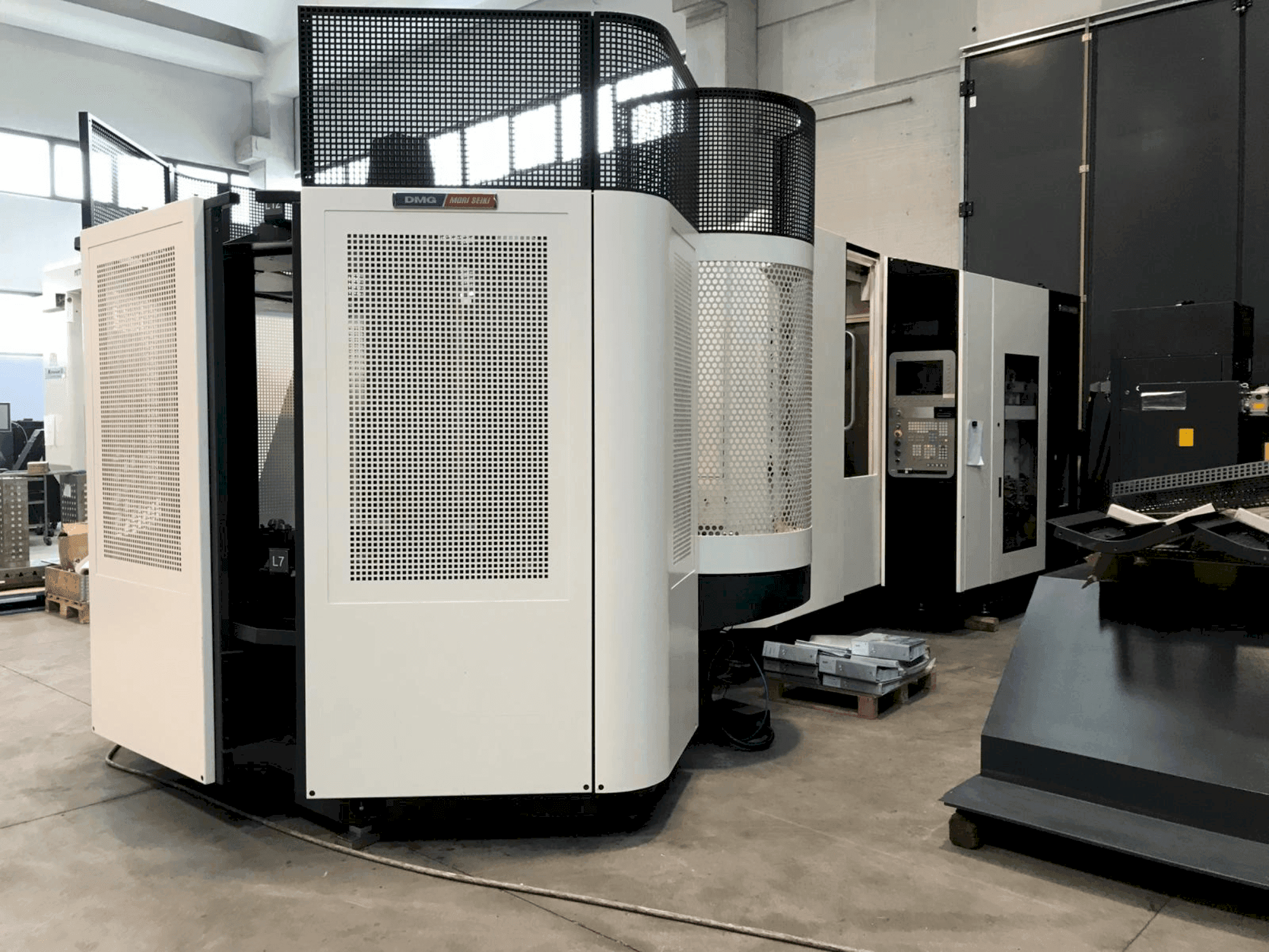 Vista frontal de la máquina DMG DECKEL MAHO DMC 60H Linear