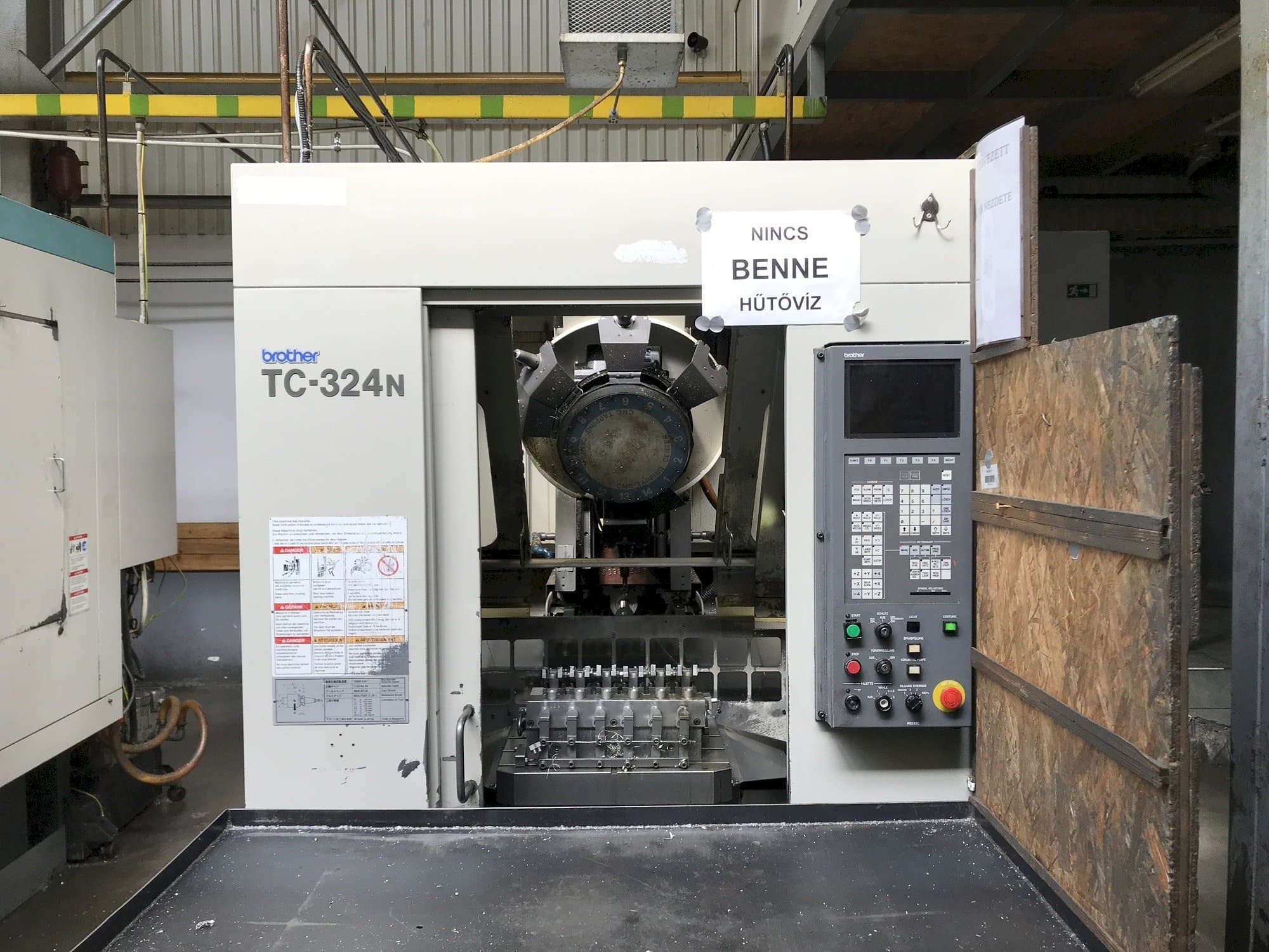 Vista frontal de la máquina Brother TC-324N