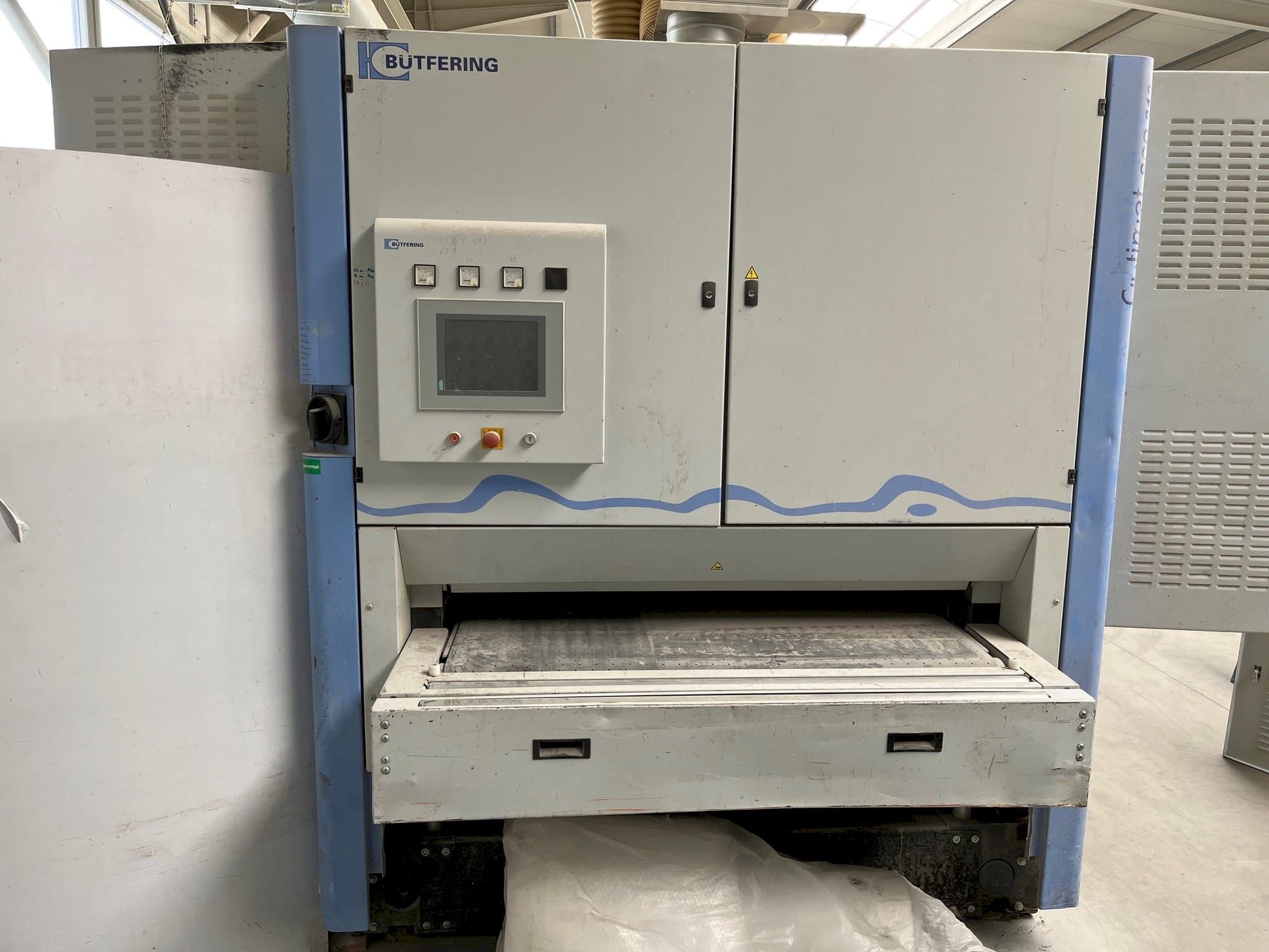 Vista frontal de la máquina BUTFERING OPTIMAT SCO313 MRR