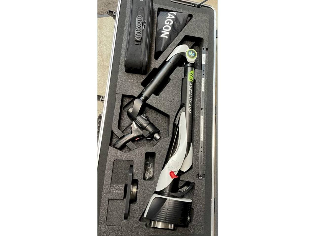 Vista frontal de la máquina Hexagon RA8 V1