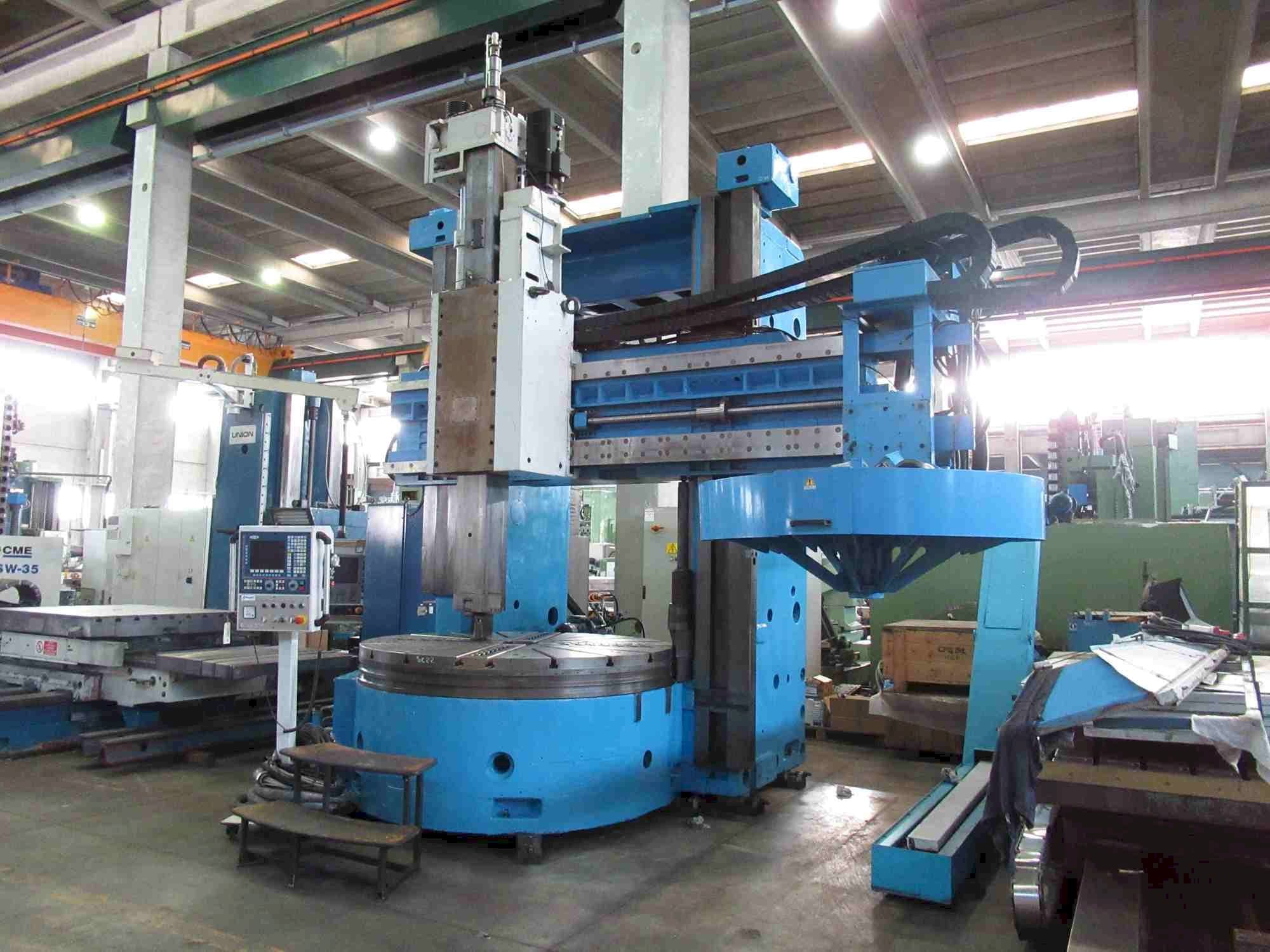 Vista frontal de la máquina Titan SC 22 CNC