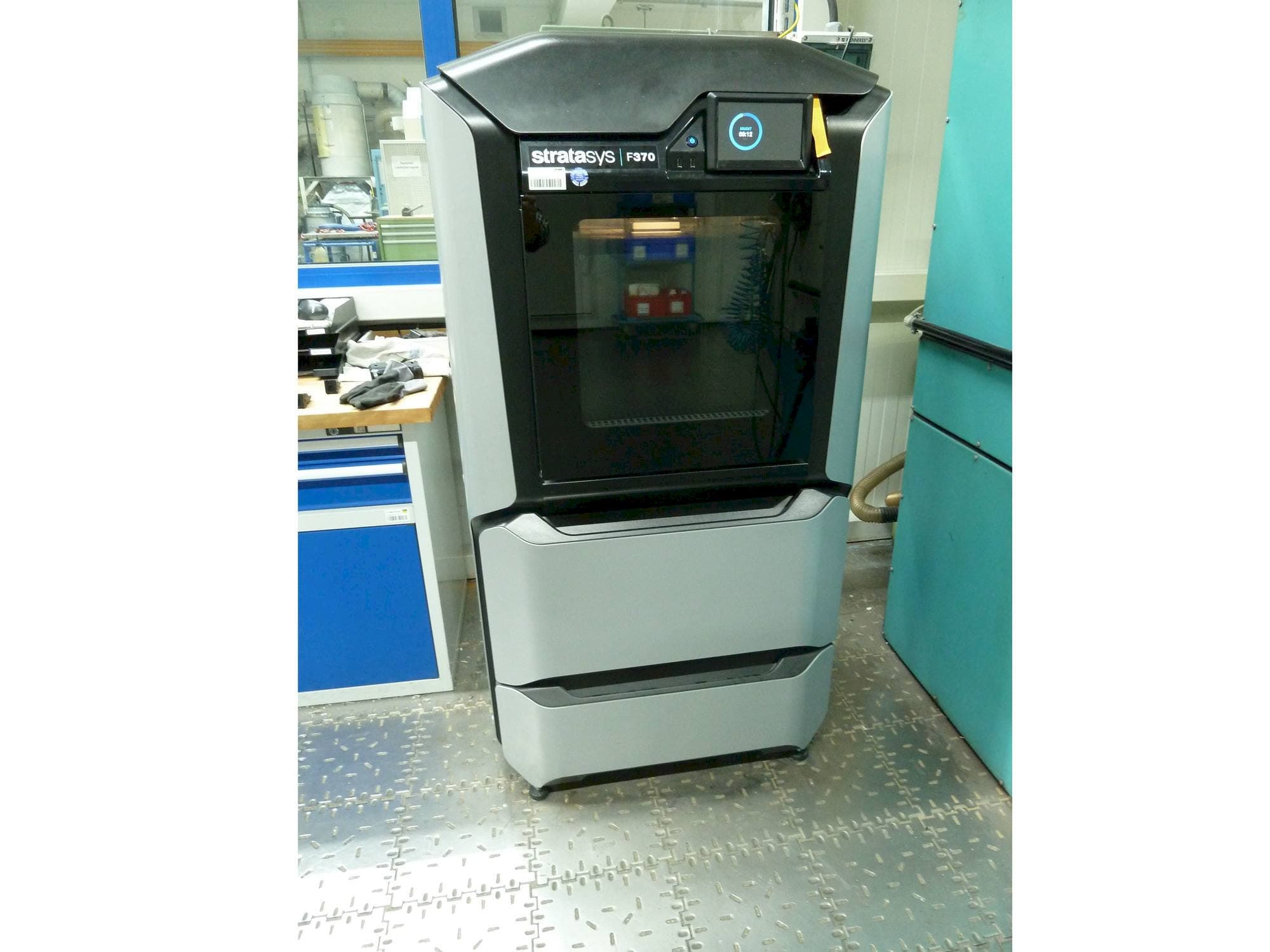 Vista frontal de la máquina Stratasys F370
