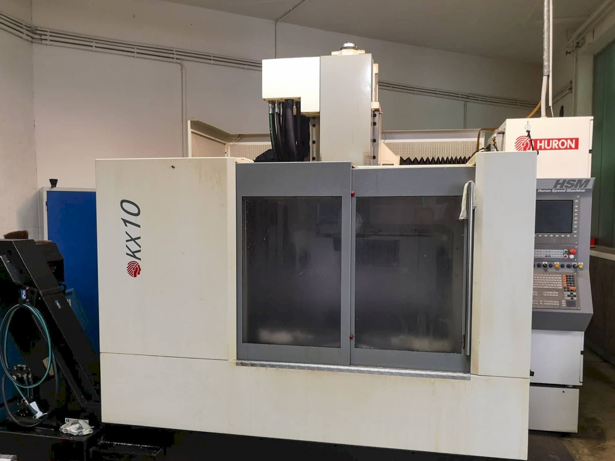 Vista frontal de la máquina Huron kx10