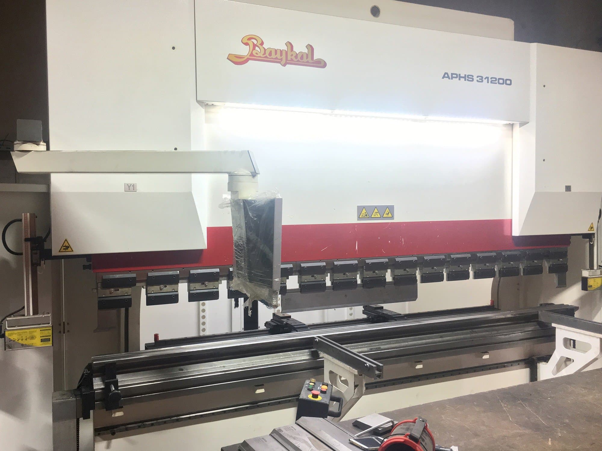 Vista frontal de la máquina Baykal APHS 31200