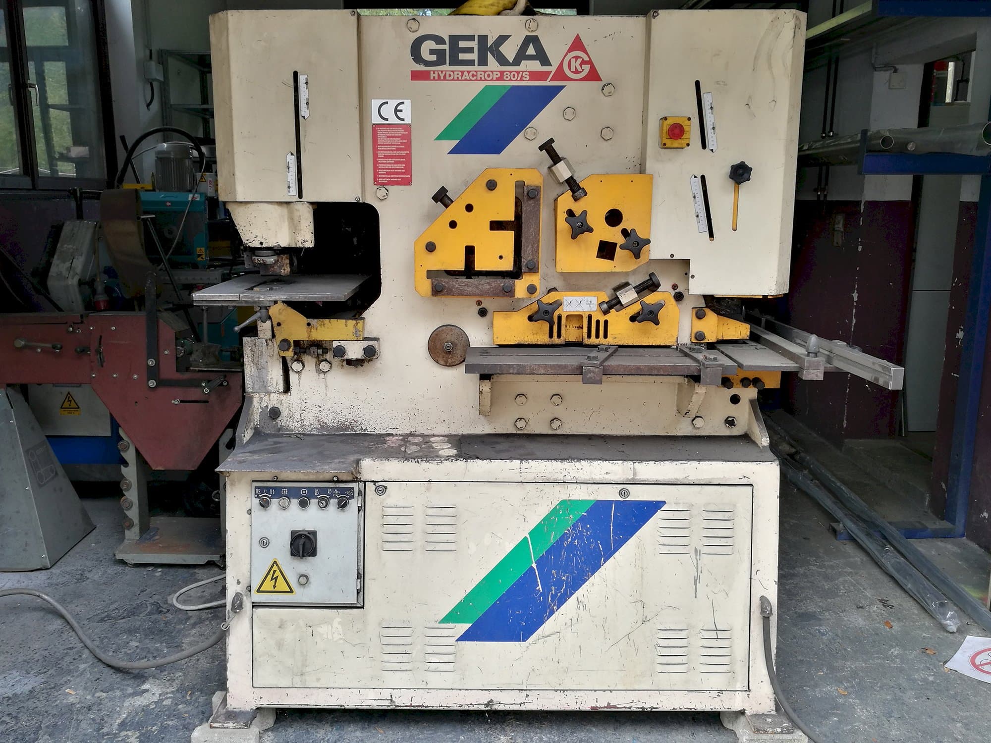 Vista frontal de la máquina GEKA HYDRACROP 80/S