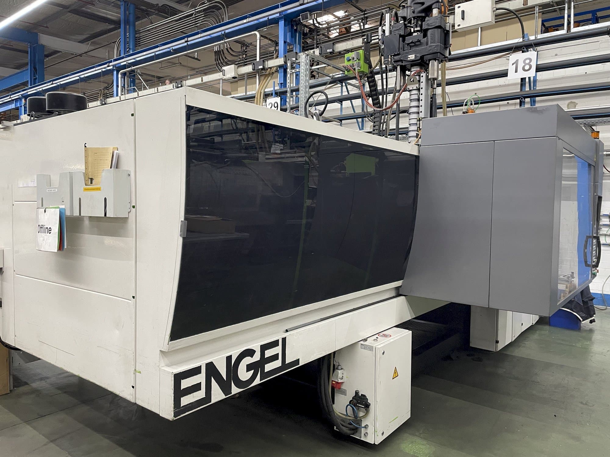 Vista frontal de la máquina ENGEL VICTORY 1350H500V/350 Combi