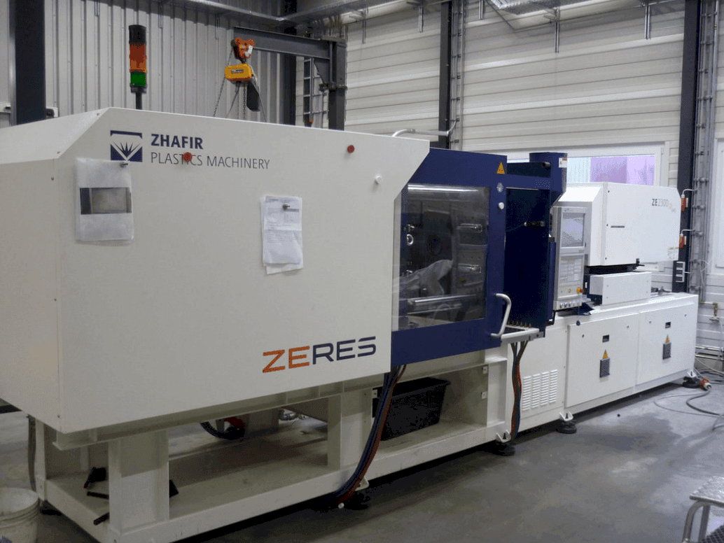 Vista frontal de la máquina ZHAFIR ZERES 2300 Haitian
