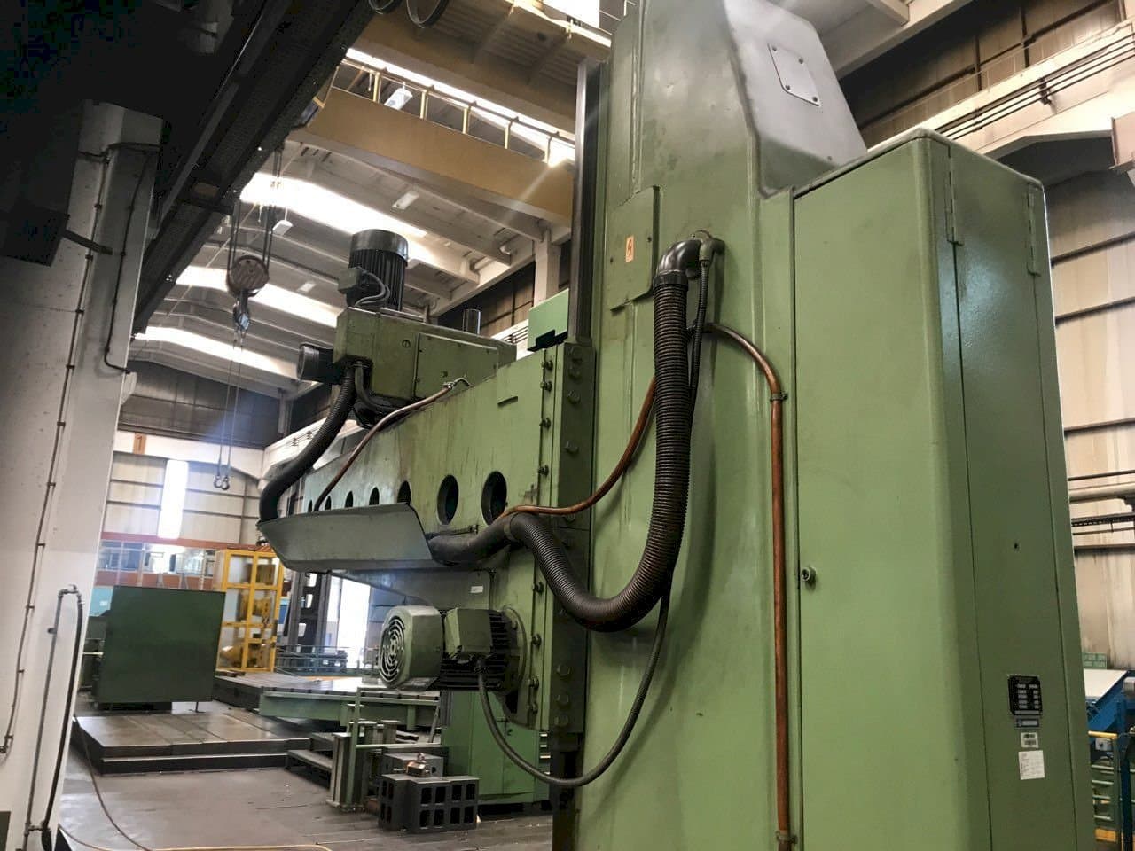 Vista frontal de la máquina TOS Vrp 8 A