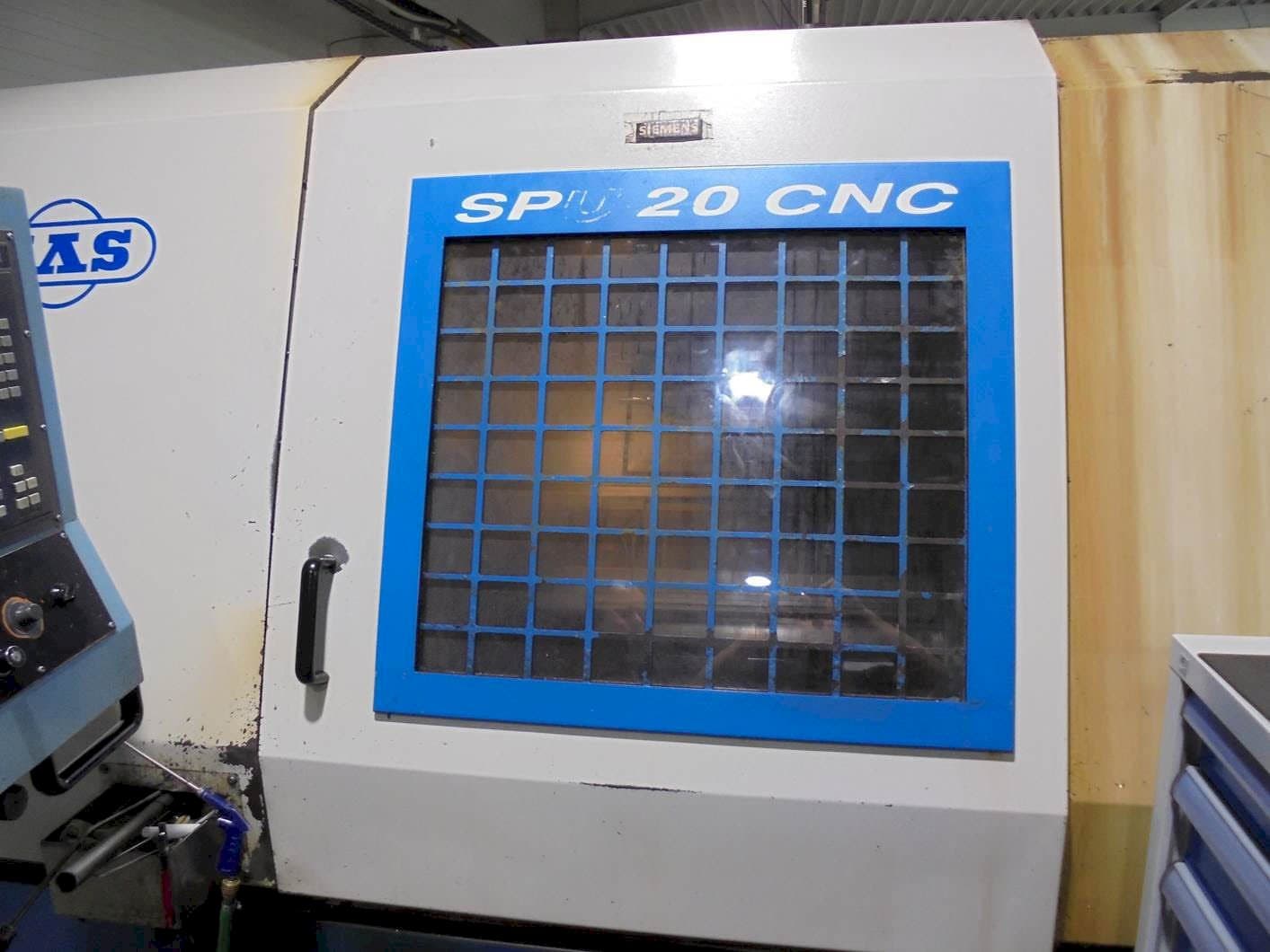 Vista frontal de la máquina KOVOSVIT MAS SPU 20 CNC