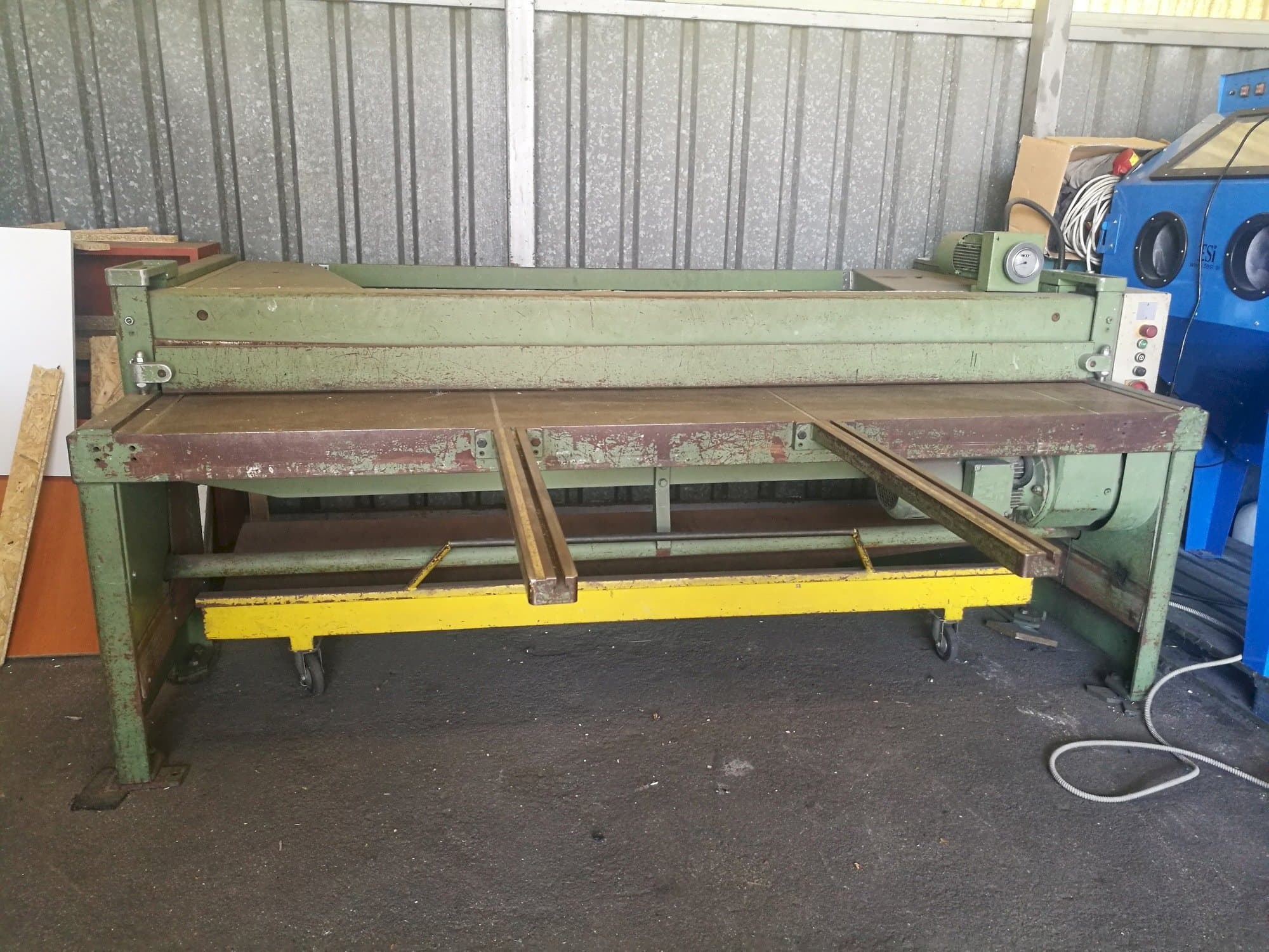 Vista frontal de la máquina Schechtl SMT 250-MA