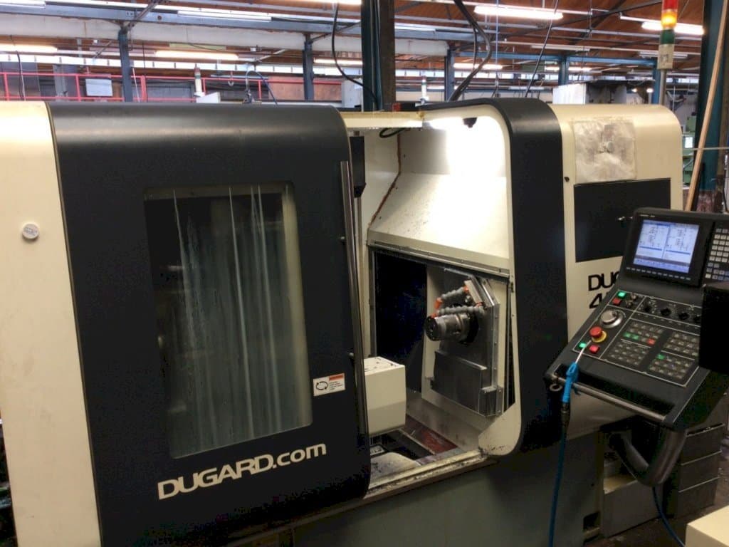 Vista frontal de la máquina Dugard 42 TT