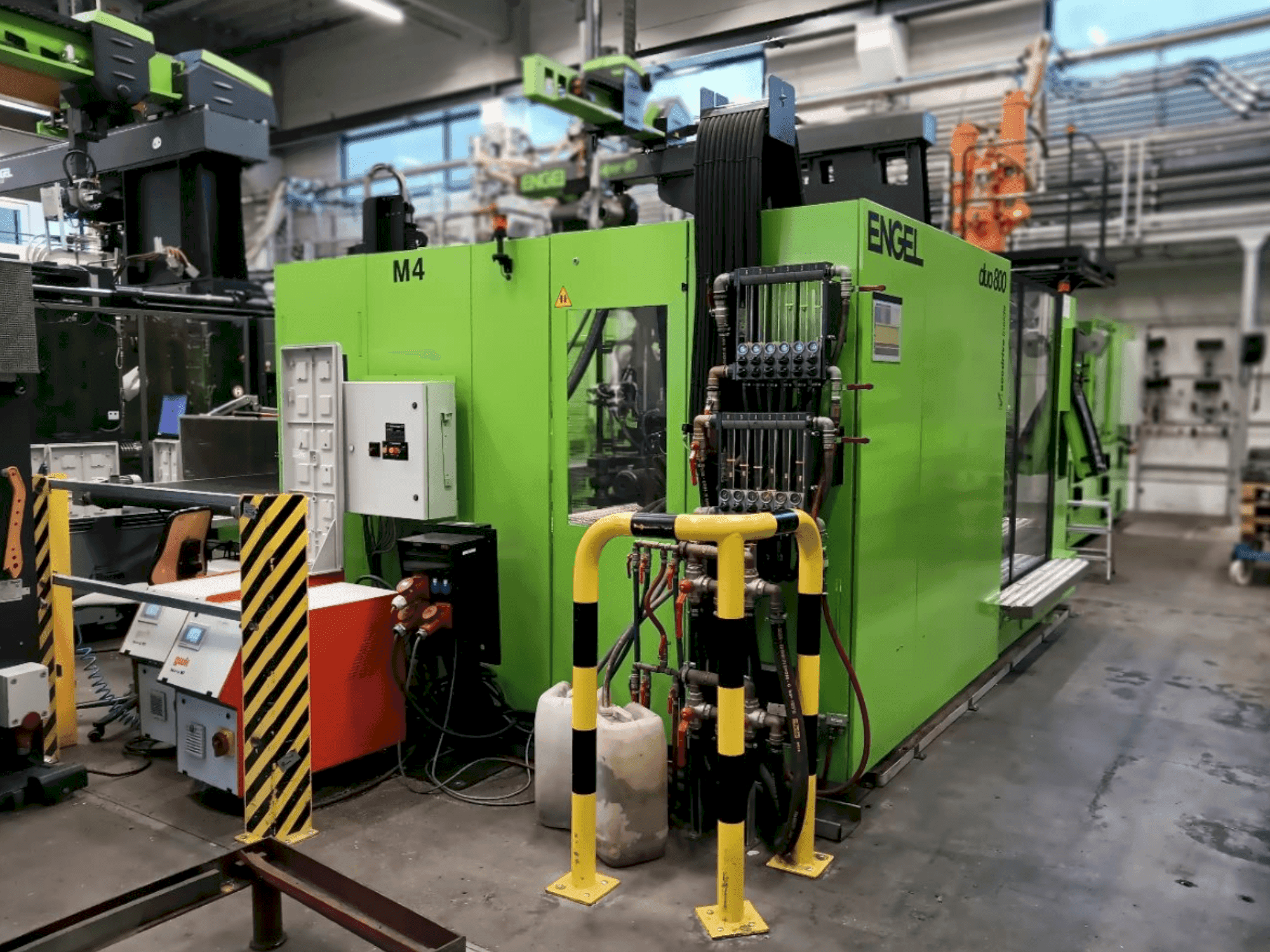 Vista izquierda de la máquina Engel Duo 11050/800