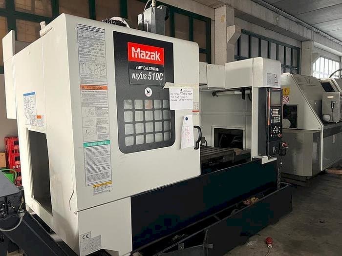 Vista frontal de la máquina Mazak VCN 510C