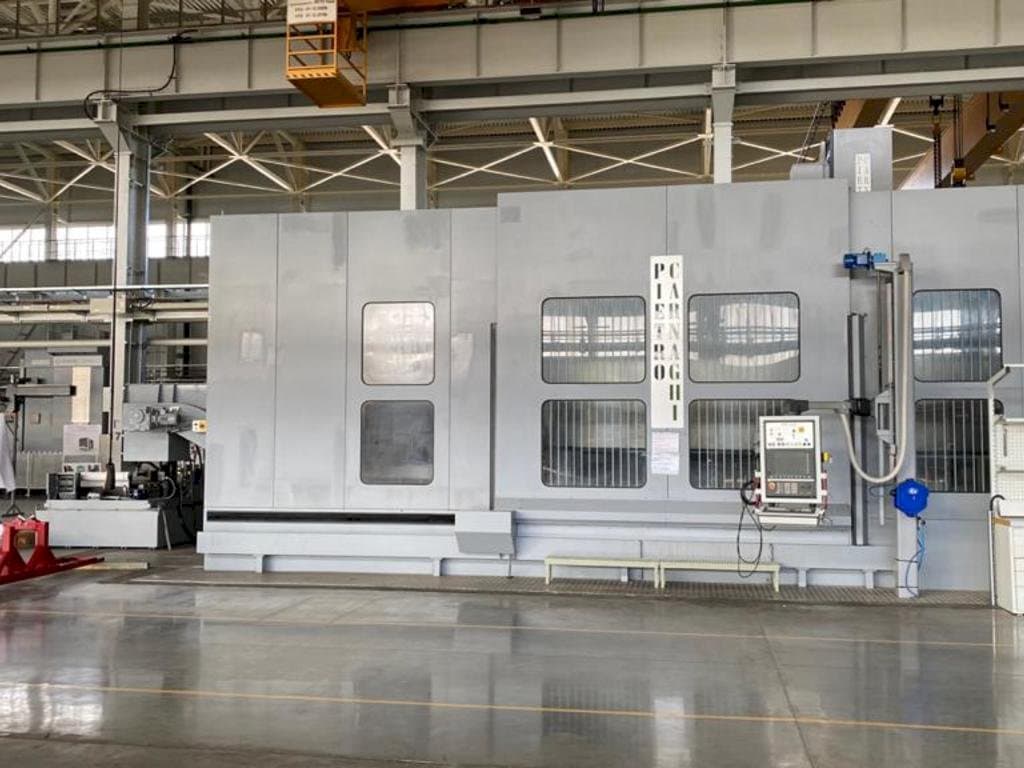 Vista frontal de la máquina PIETRO CARNAGHI AC 32TM 2800