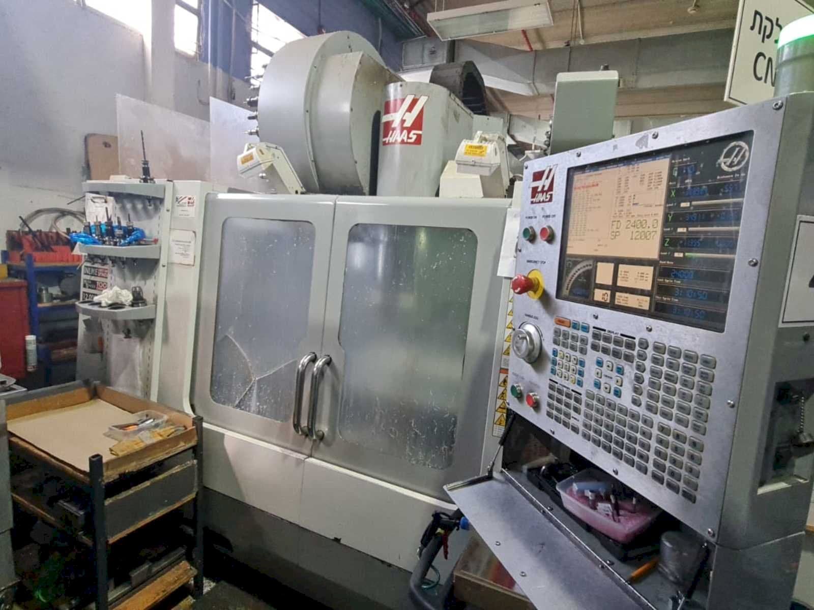 Vista frontal de la máquina HAAS VF-3SS