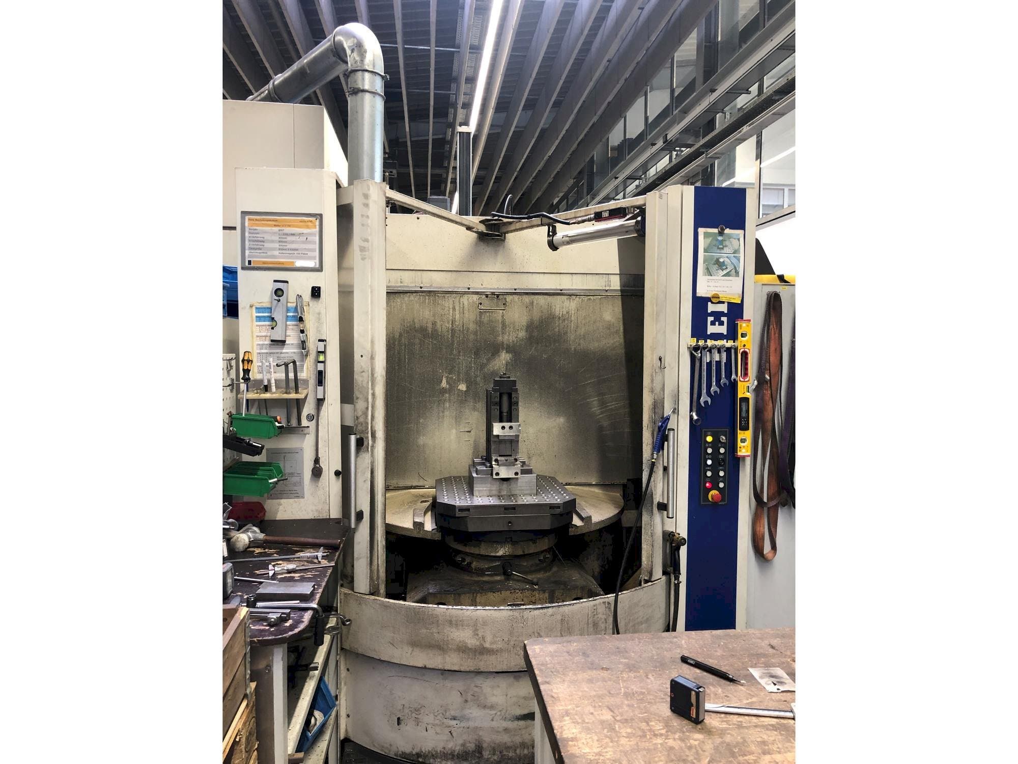 Vista frontal de la máquina HELLER MCH 250