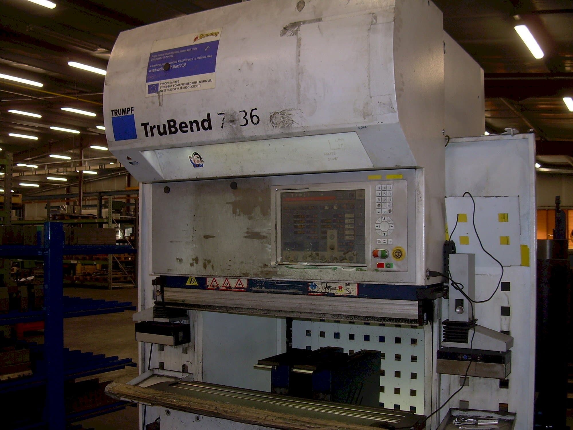 Vista frontal de la máquina TRUMPF TruBend 7036