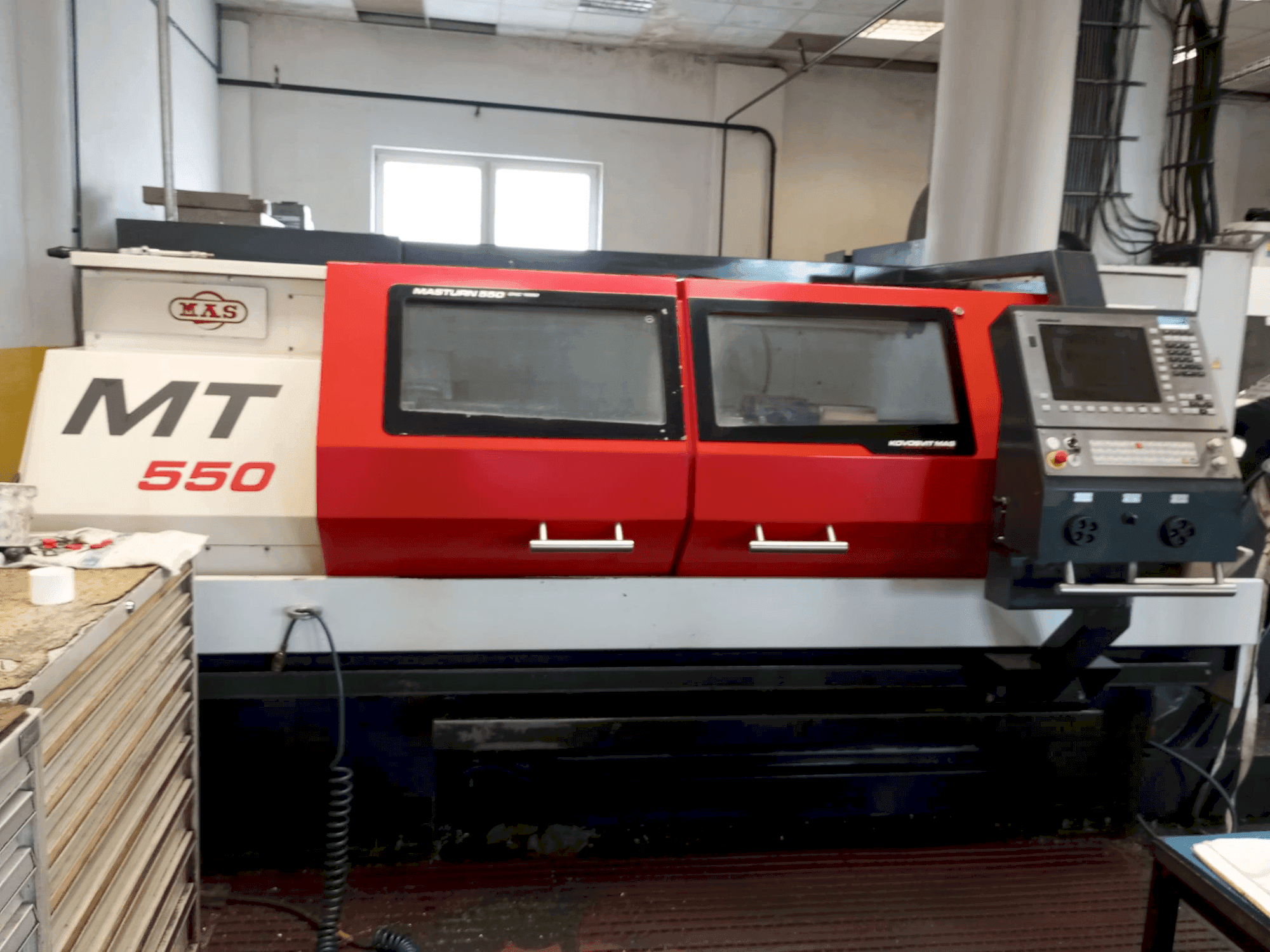 Vista frontal de la máquina KOVOSVIT MAS MASTURN 550i CNC 1500