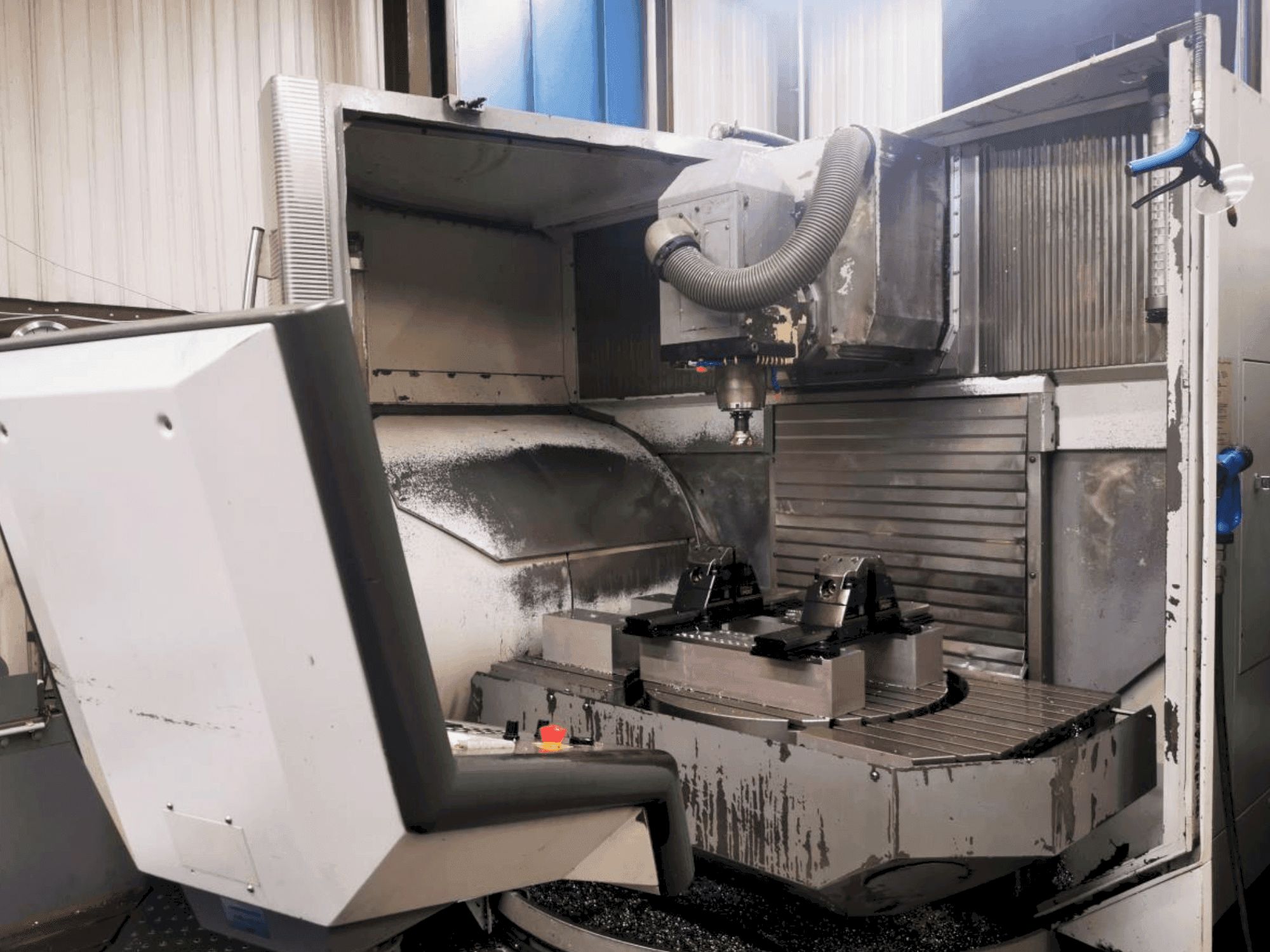 Espacio de trabajo de la máquina DECKEL MAHO DMU 100T