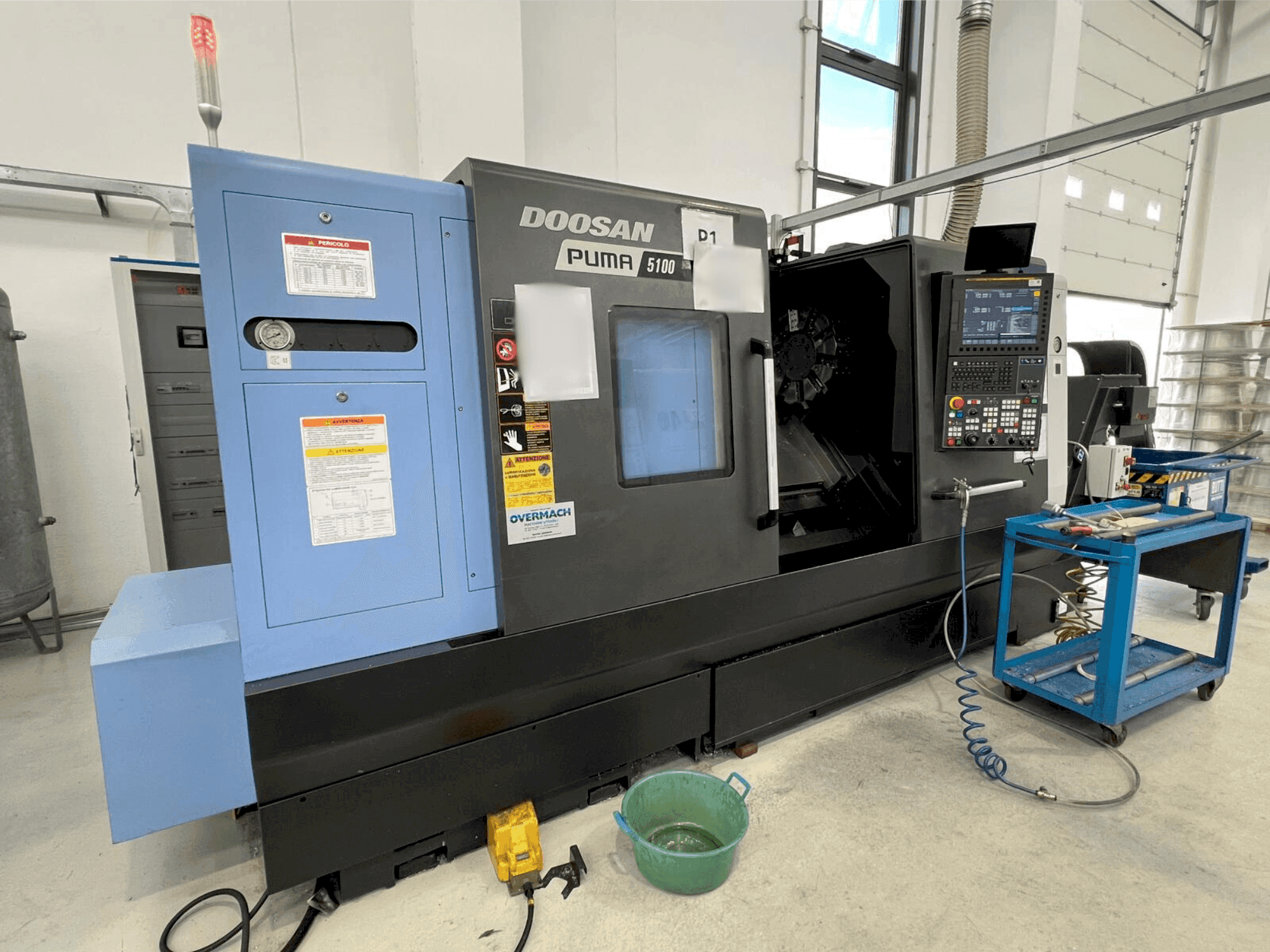Vista frontal de la máquina DOOSAN Puma 5100B