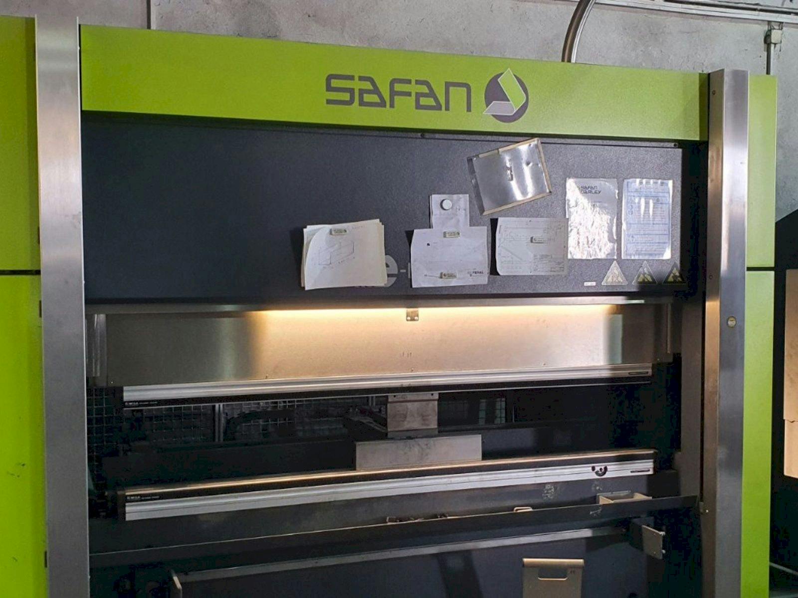 Vista frontal de la máquina Safan E-brake 50-2050