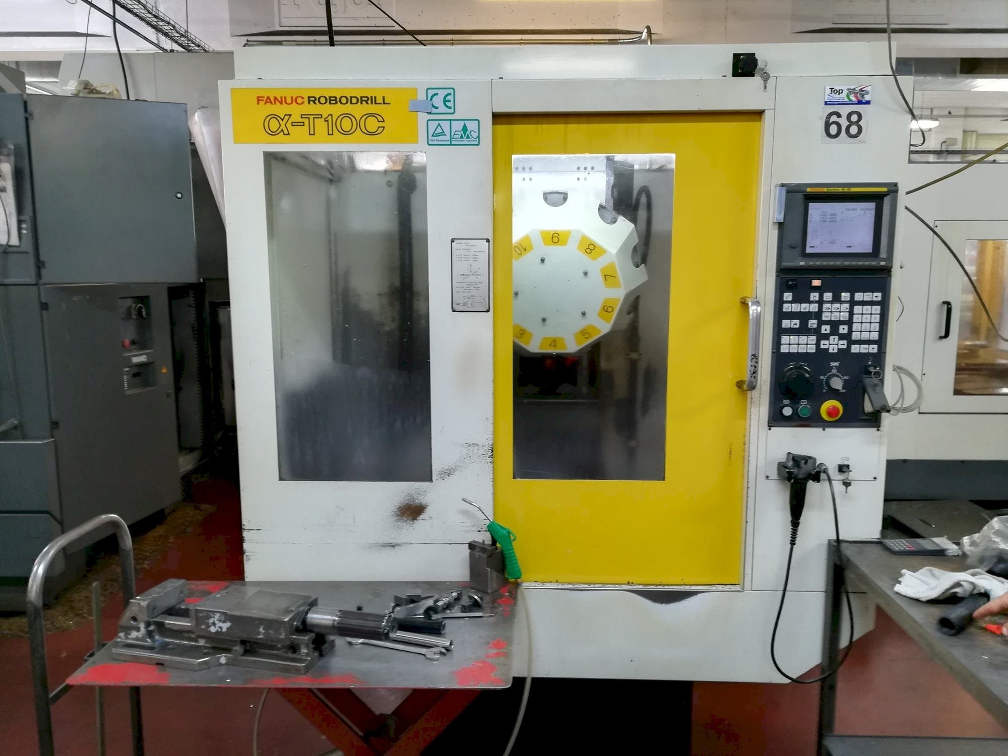 Vista frontal de la máquina FANUC Robodrill alpha-T 10 C