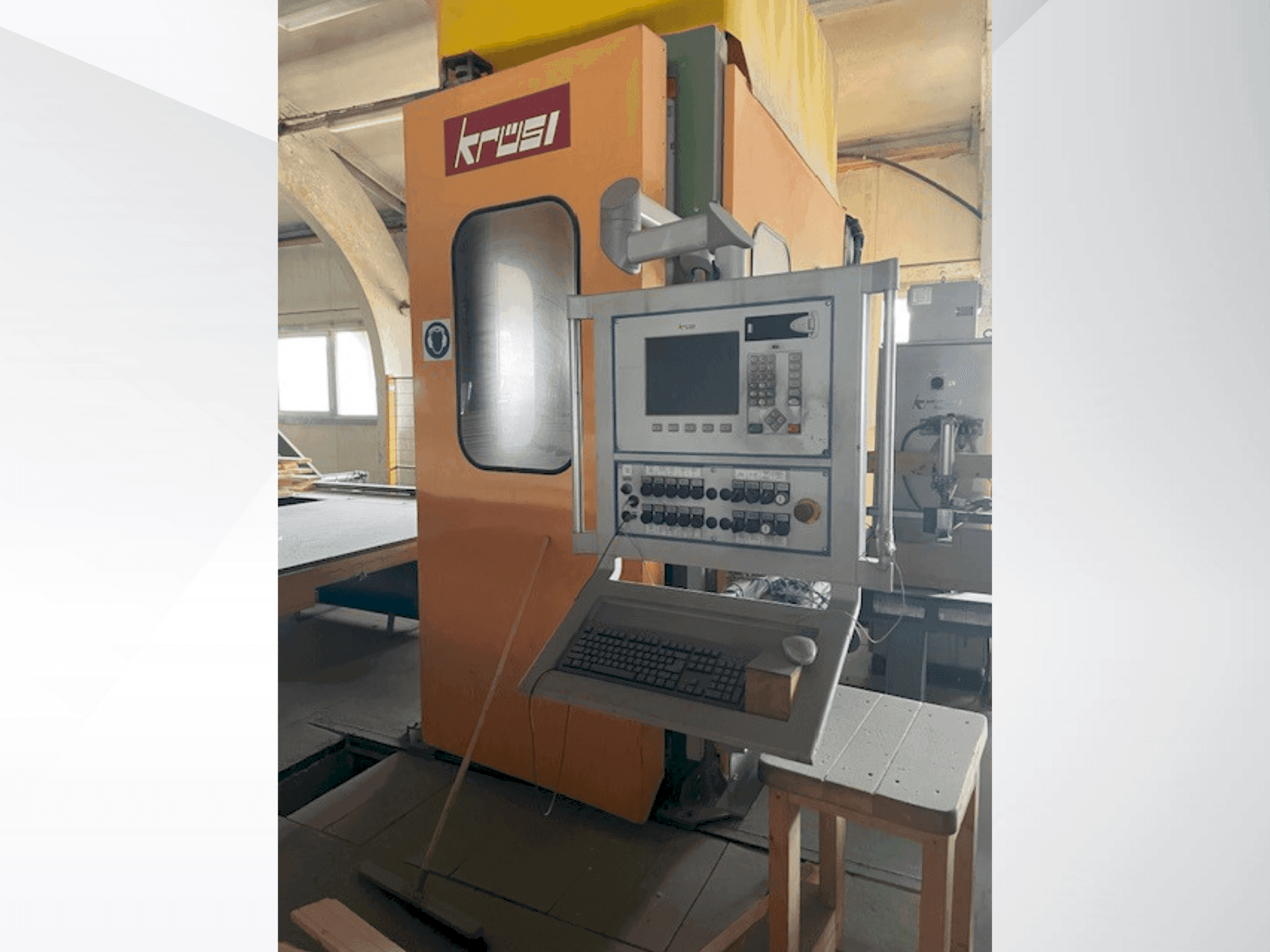 Vista frontal de la máquina KRÜSI KM-95 G1