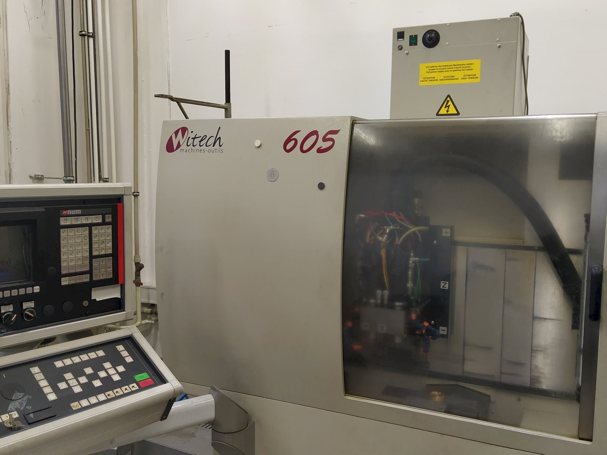 Vista frontal de la máquina Witech 605