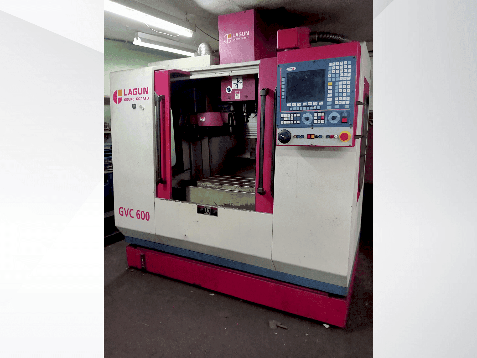 Vista frontal de la máquina LAGUN GVC 600