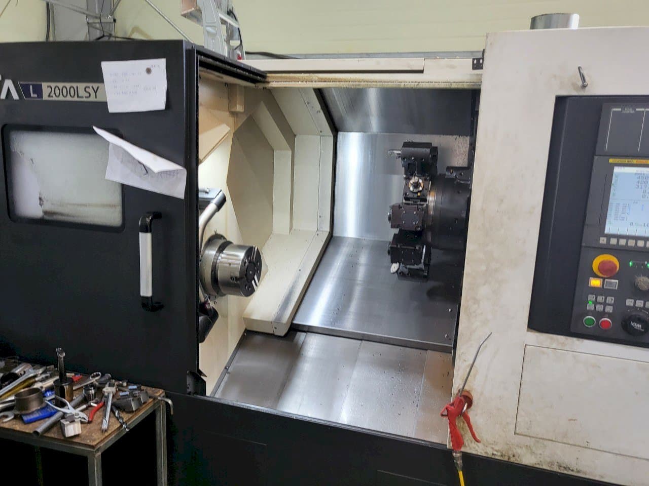 Vista frontal de la máquina Hyundai Wia L2000LSY