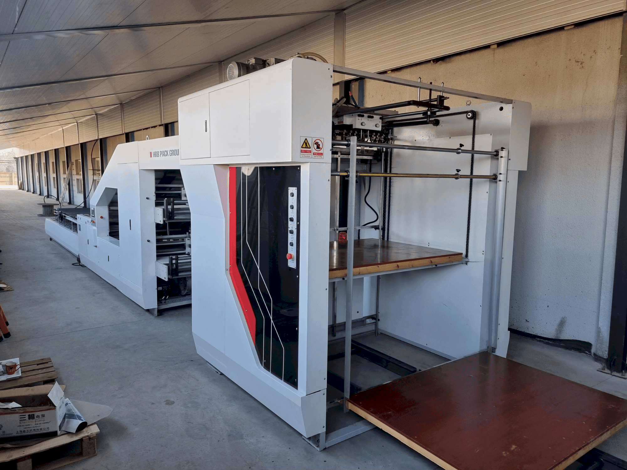 Vista frontal de la máquina HRB HRB-1450F