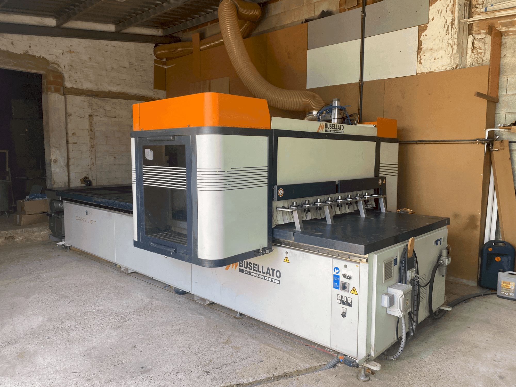 Vista frontal de la máquina BUSELLATO easyjet 5.12