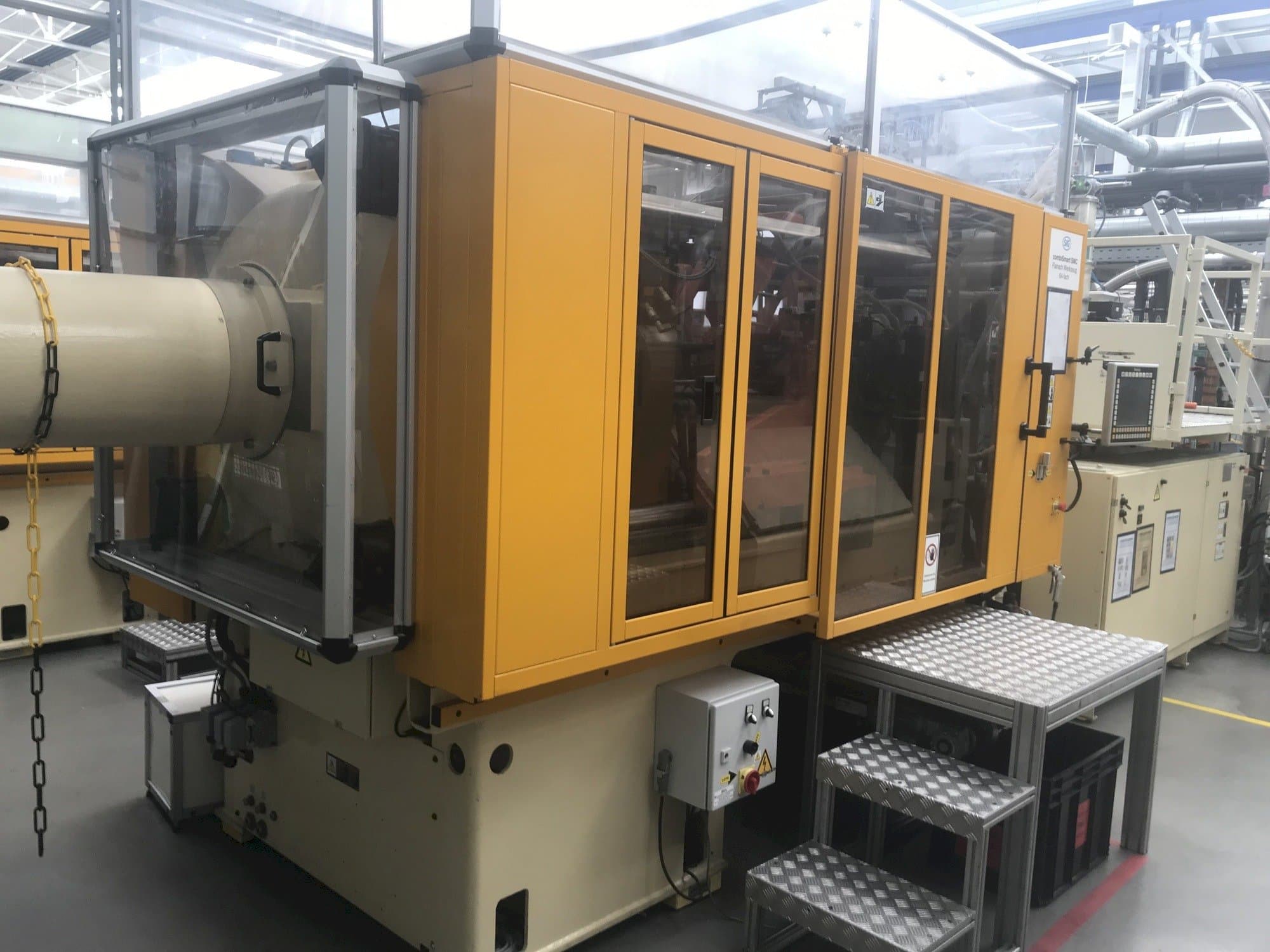 Vista frontal de la máquina Husky H300 RS 55/50