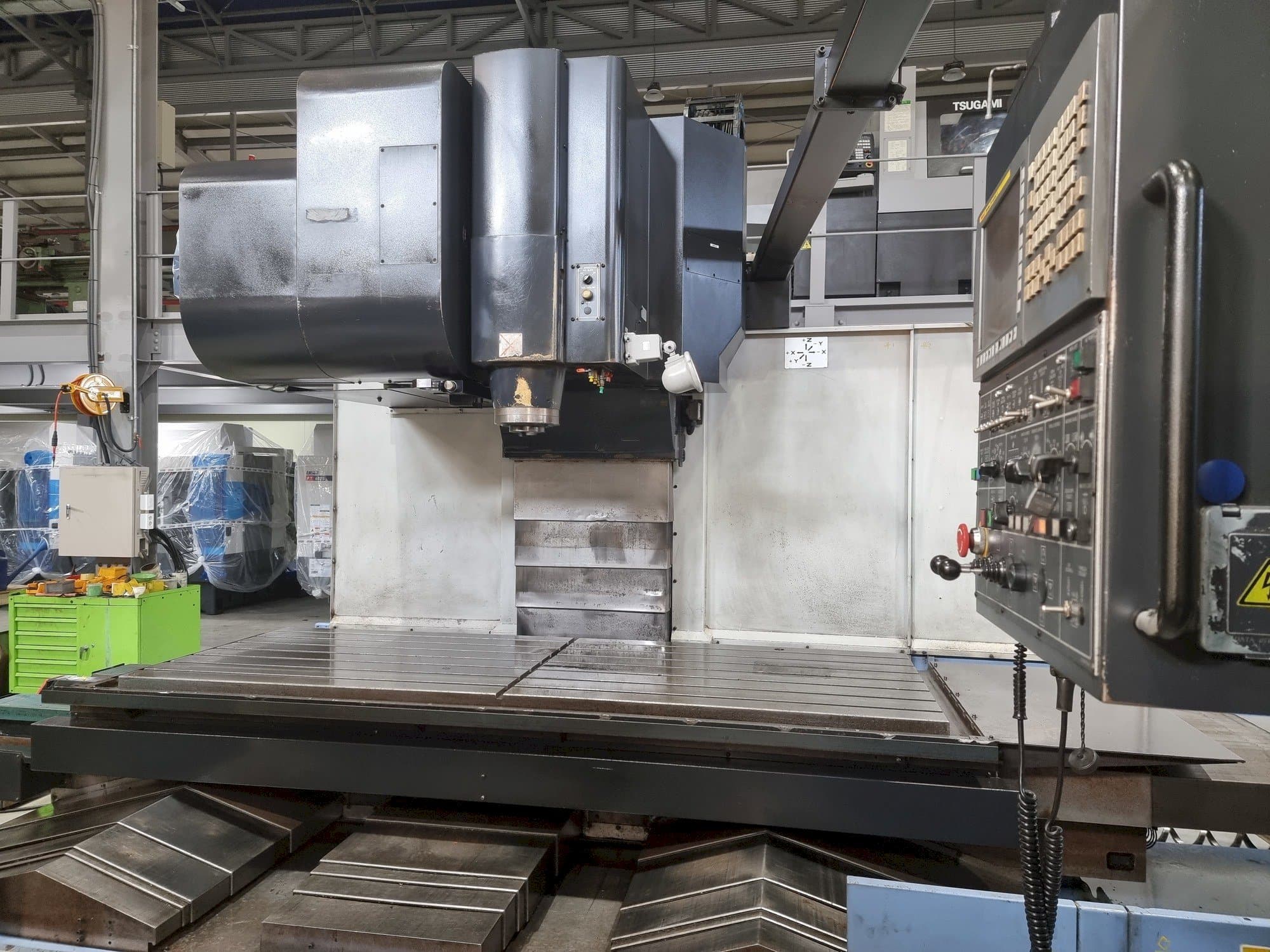 Vista frontal de la máquina Doosan VM 960L