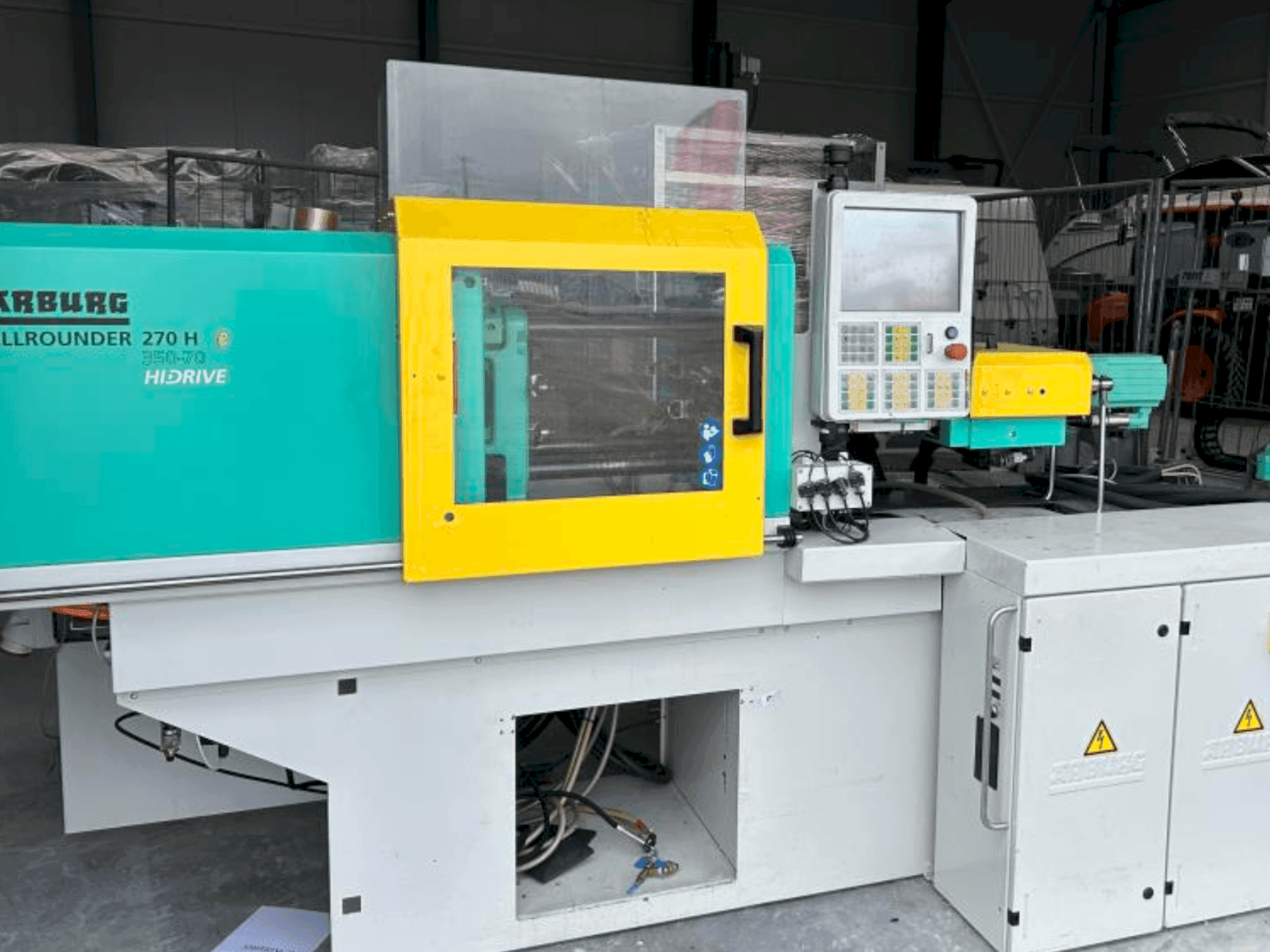 Vista frontal de la máquina Arburg Allrounder 270 H 350-70